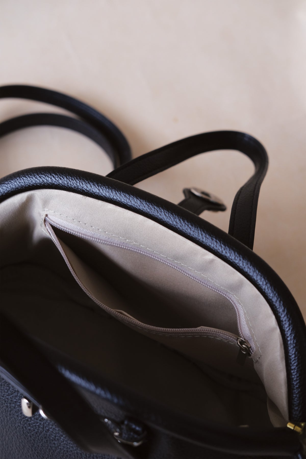 Éla Curve Bag - Classic Black