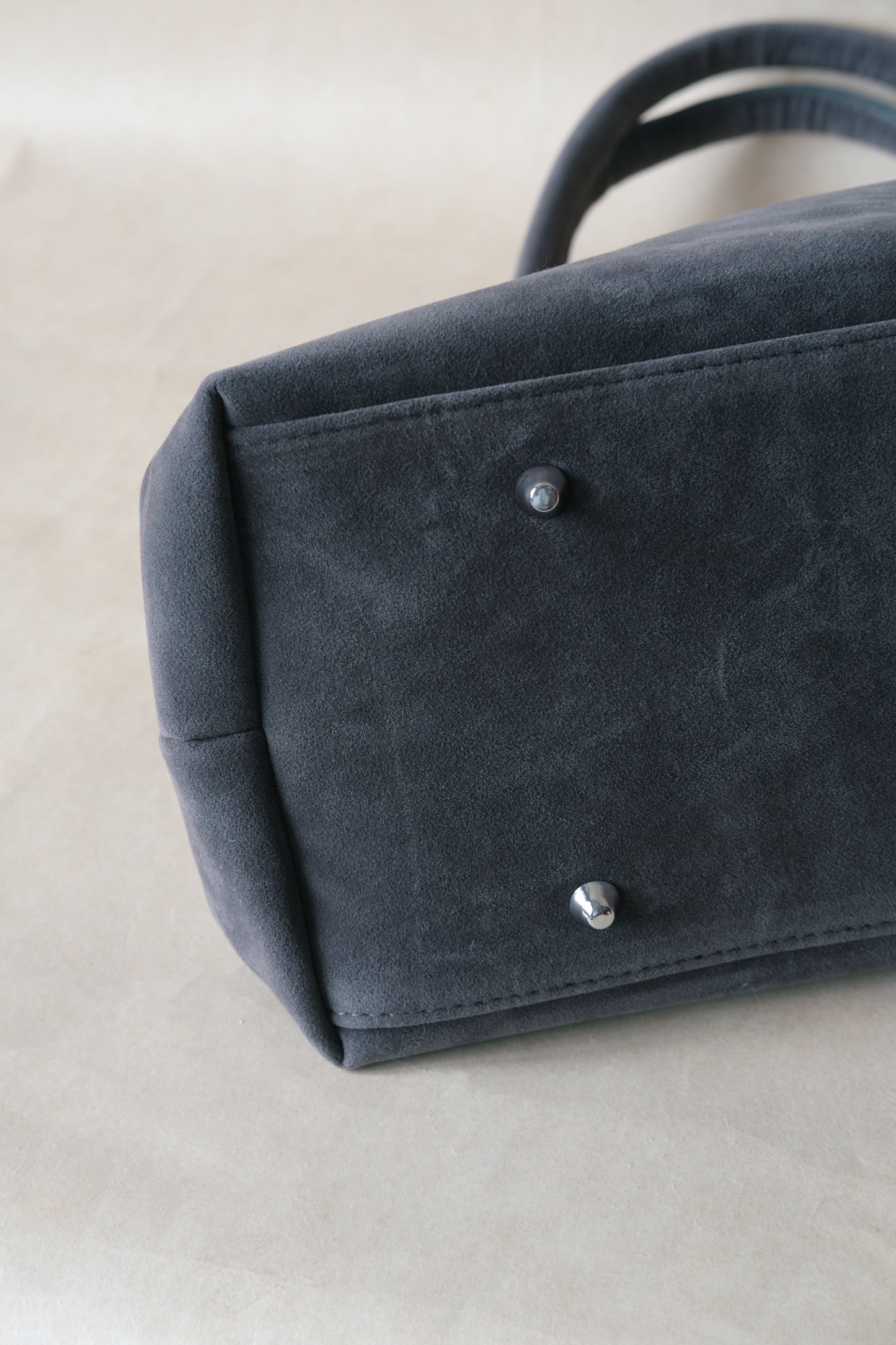 The Elegant Suede Bag In Grey