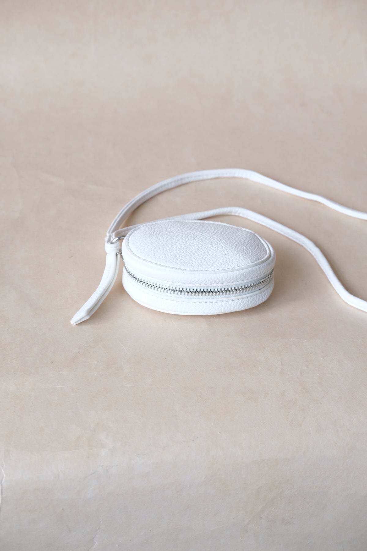Amélie Egg Pouch - White