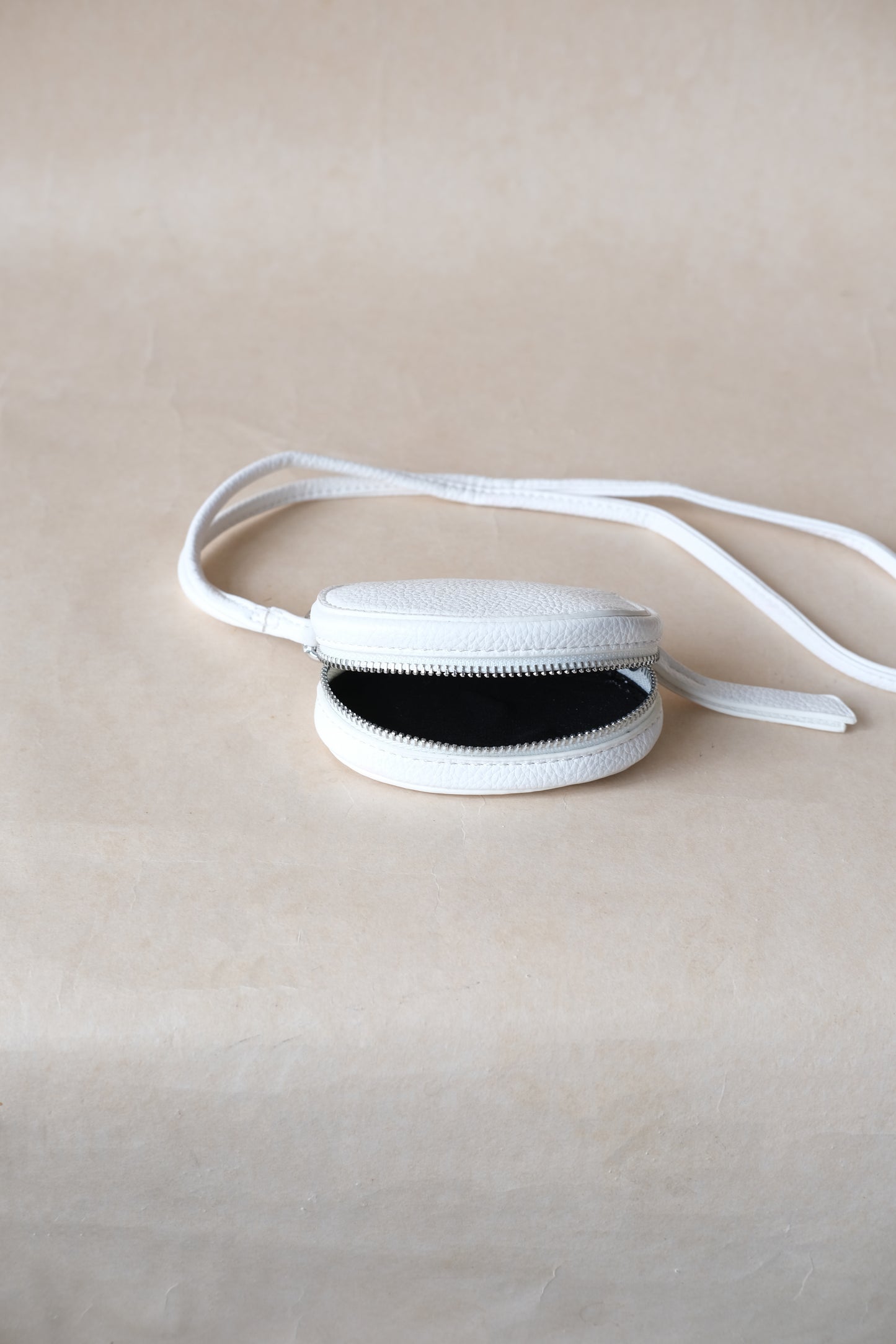 Amélie Egg Pouch - White