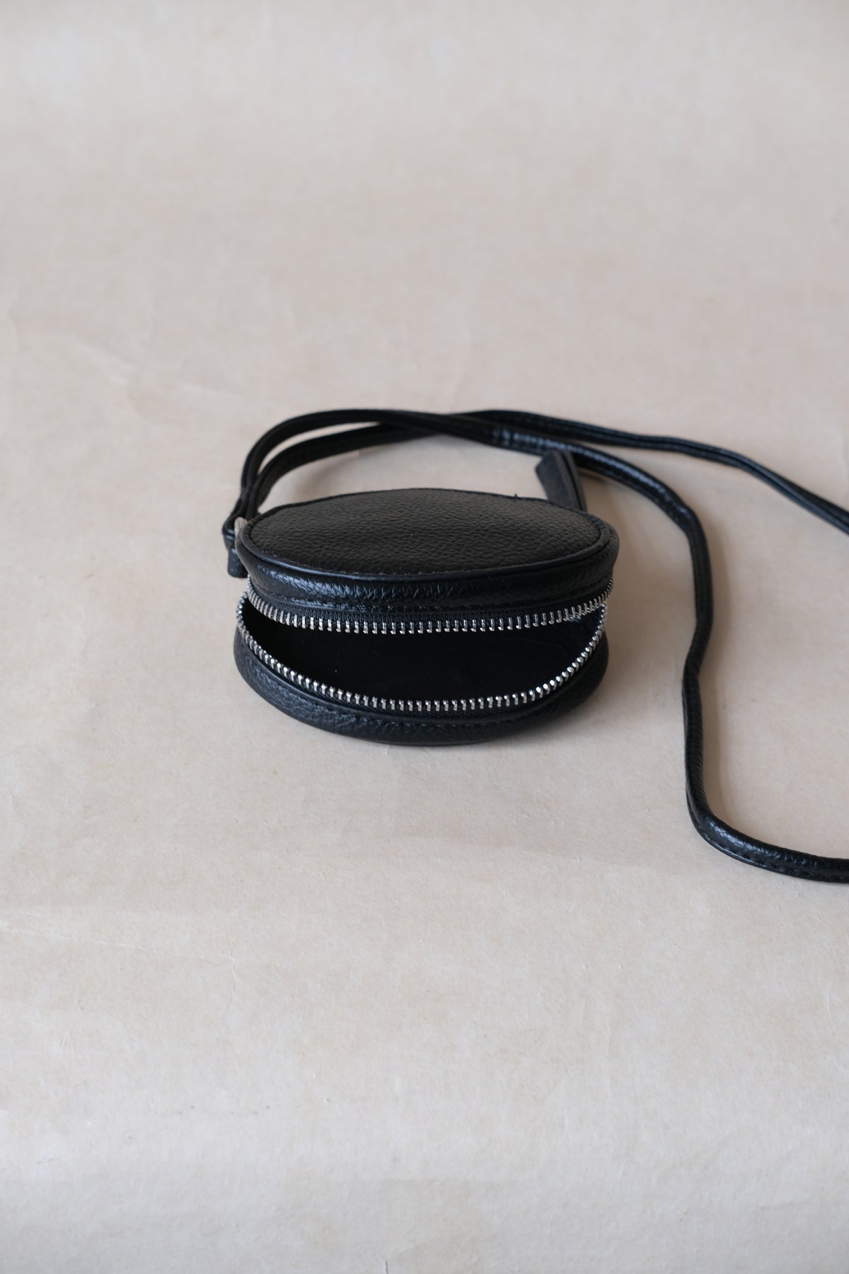 Amélie Egg Pouch - Black