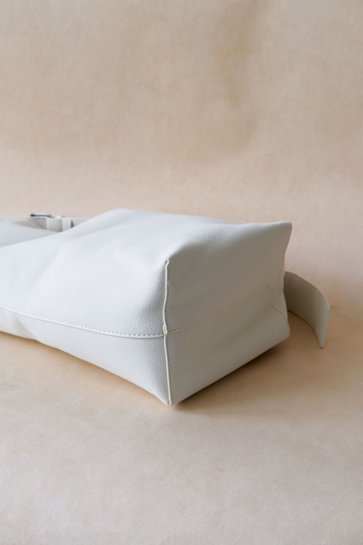 The Emery Bucket - White