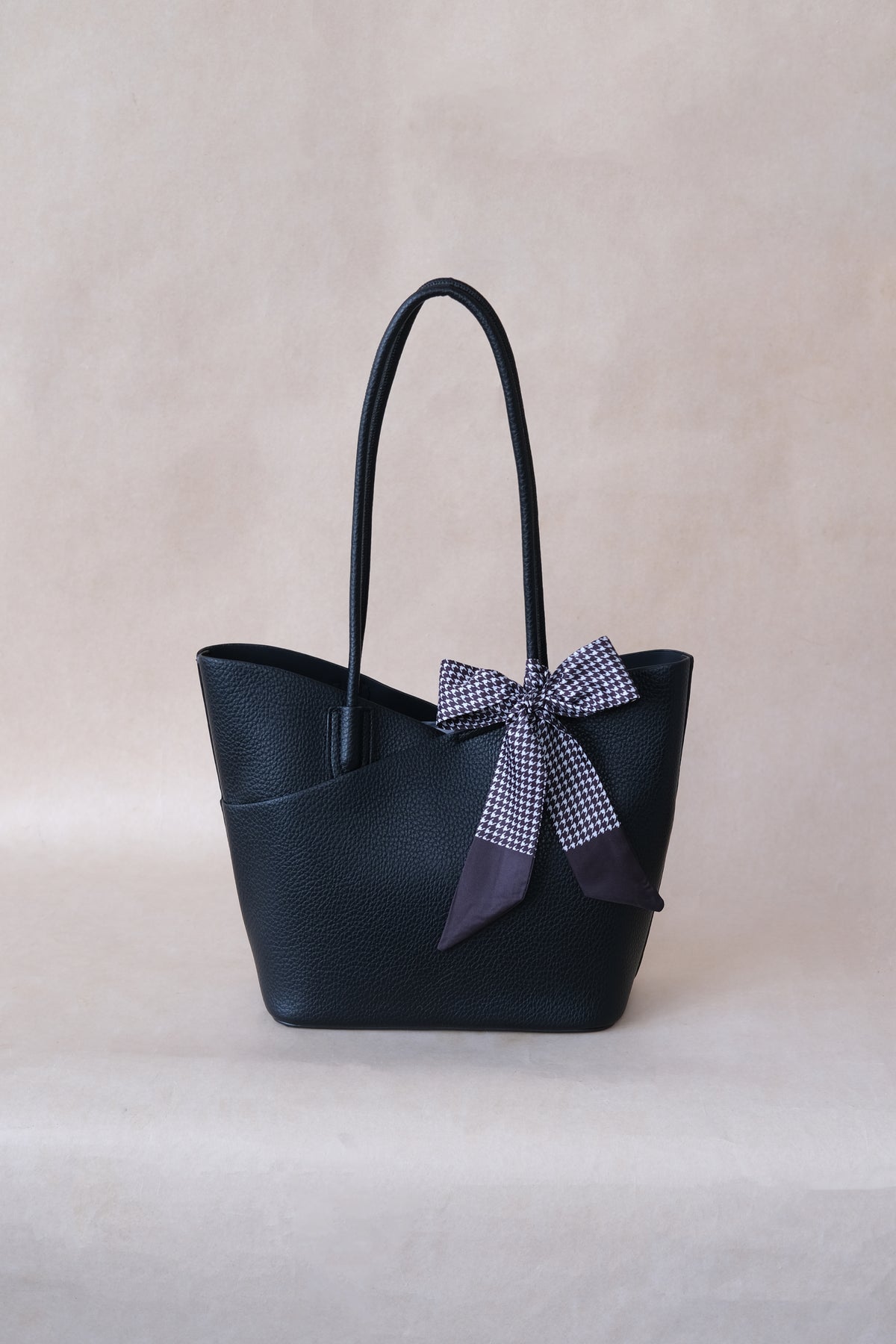 Flower Bud Aura Bag - Black