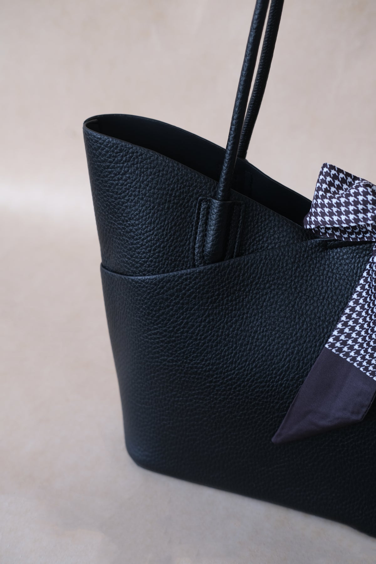 Flower Bud Aura Bag - Black