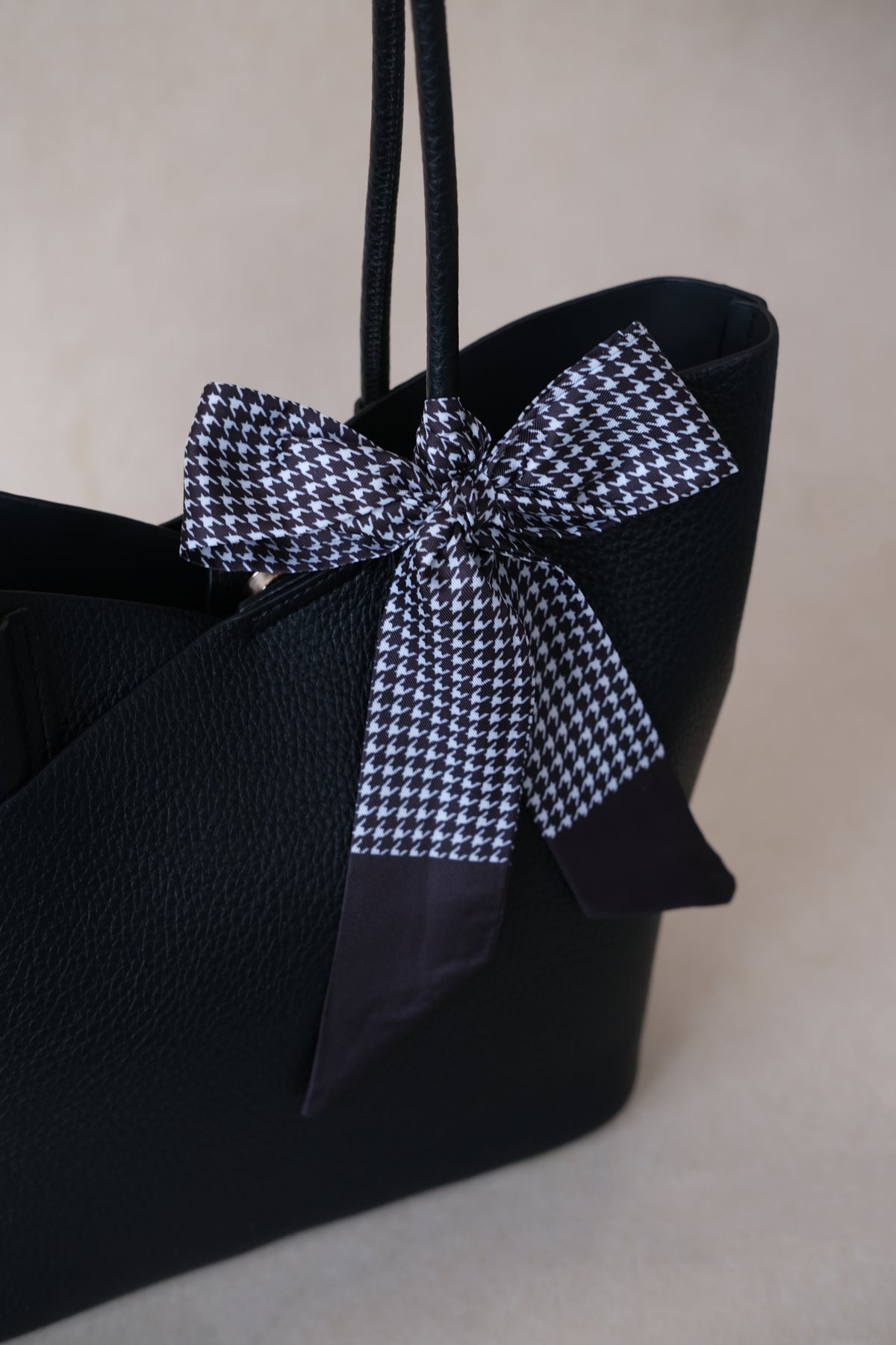 Flower Bud Aura Bag - Black
