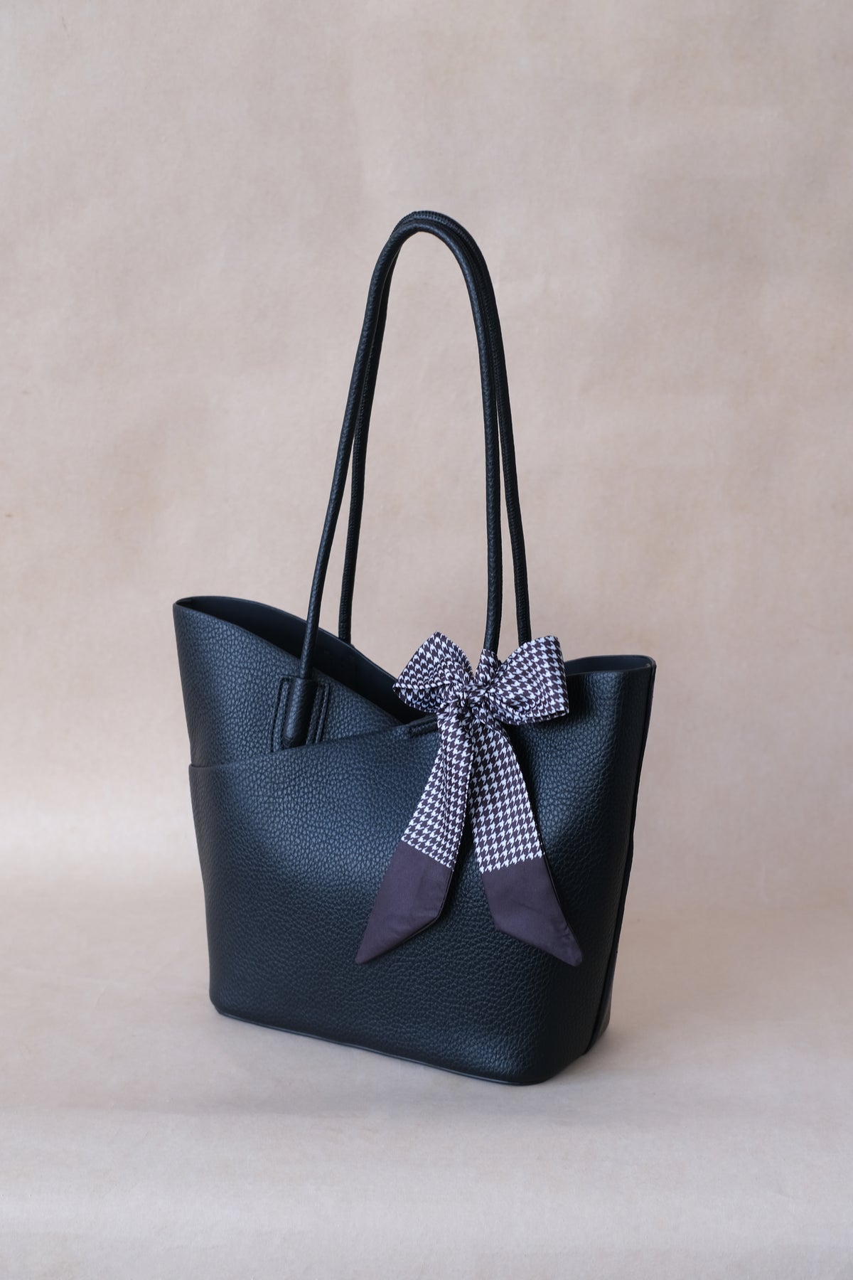 Flower Bud Aura Bag - Black