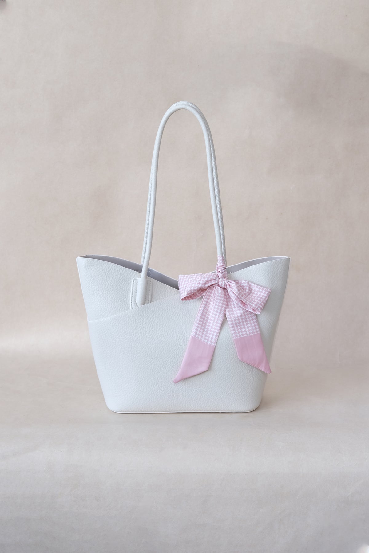 Flower Bud Aura Bag - White
