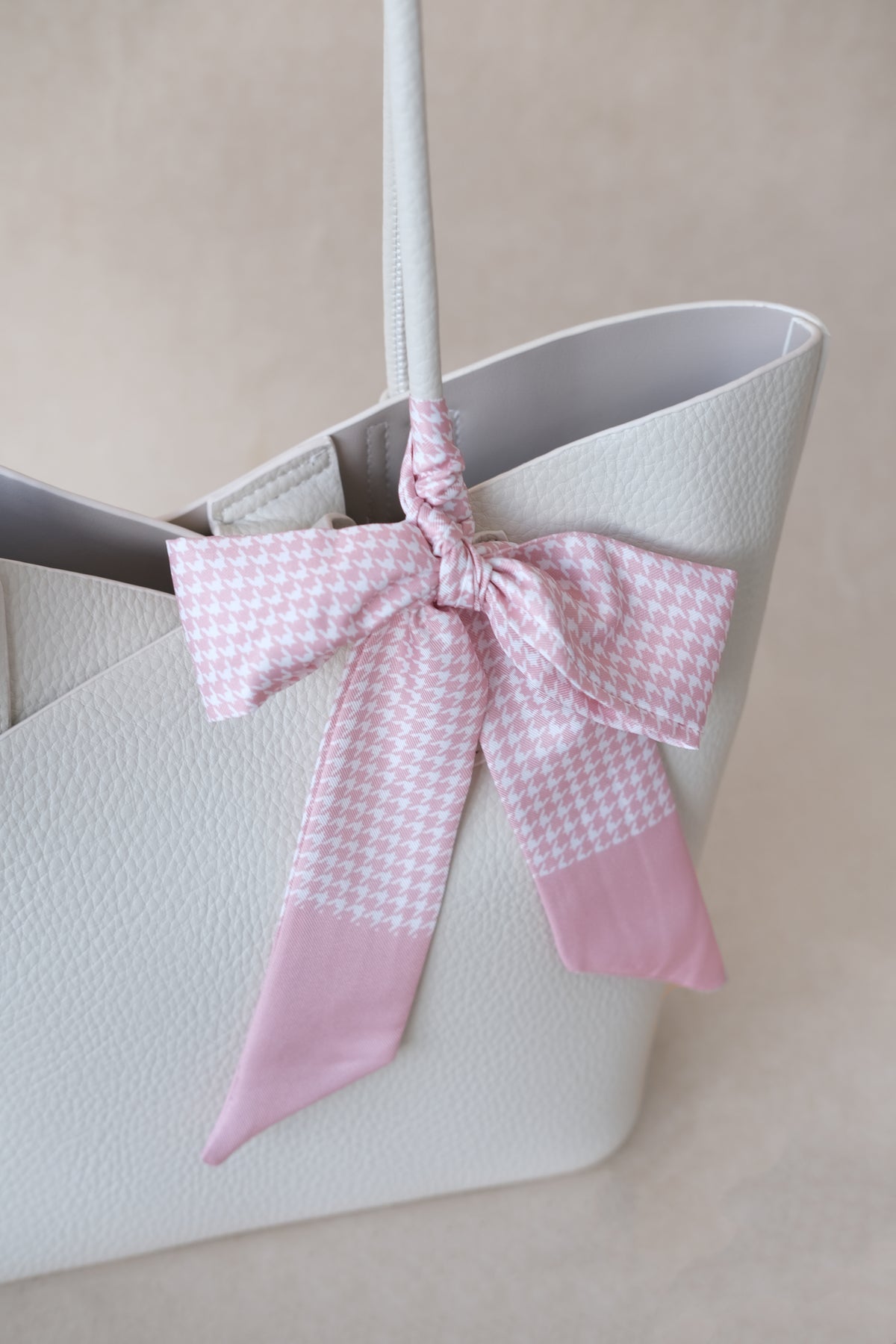 Flower Bud Aura Bag - White