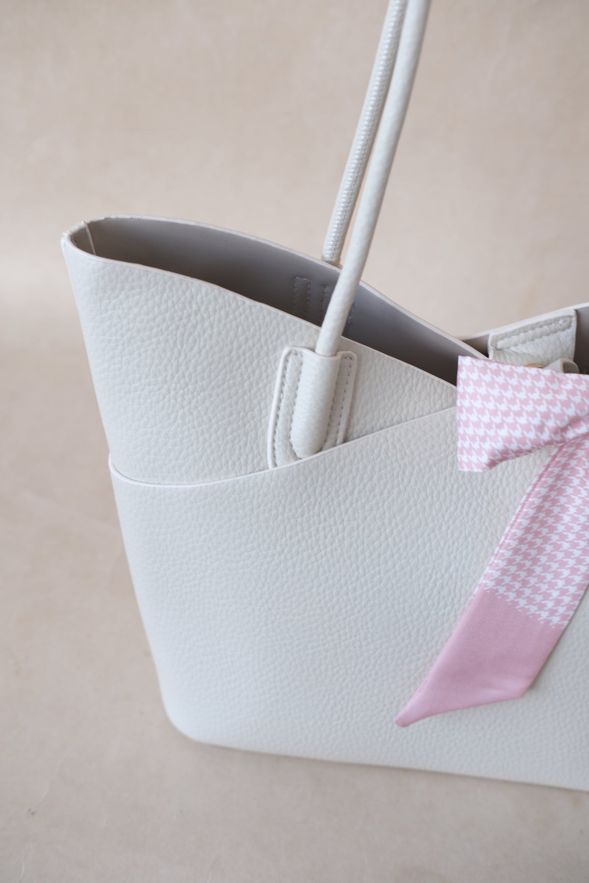 Flower Bud Aura Bag - White