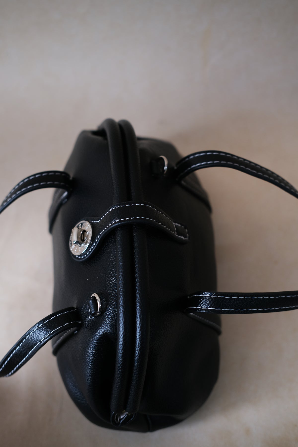 Éla Curve Bag - Classic Black