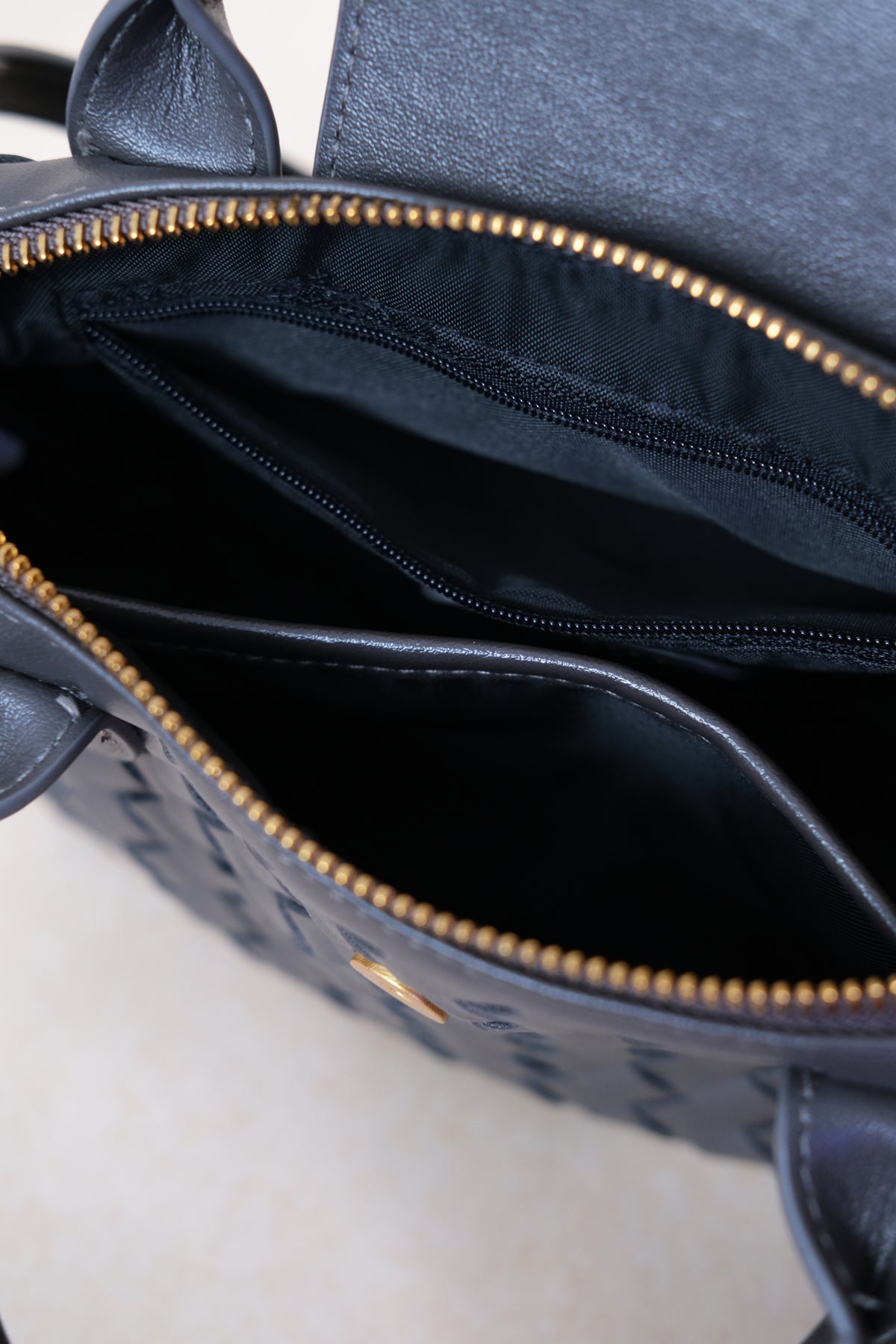 Artisan Véra Mini Carry Bag - Gunmetal Gray