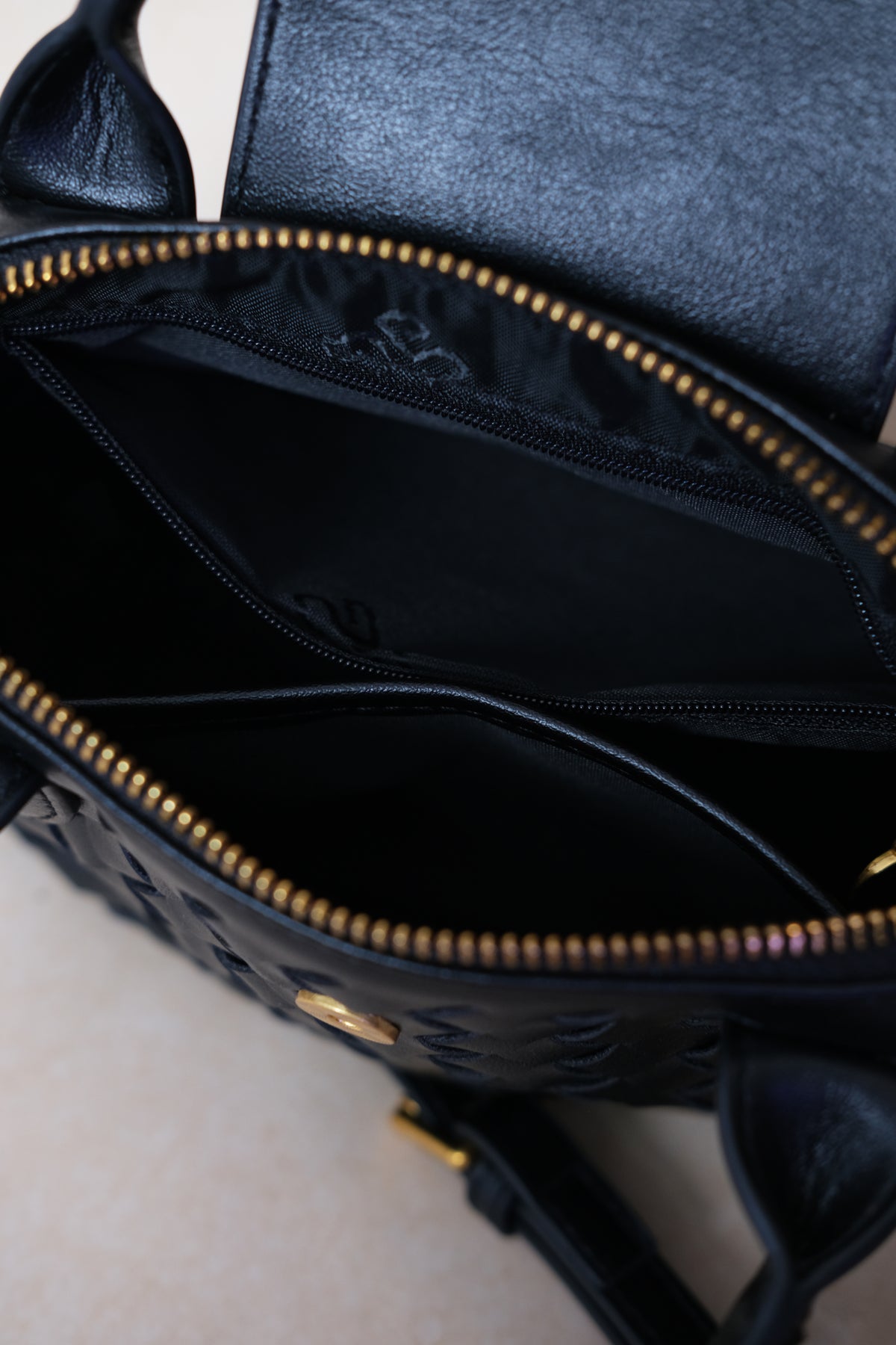 Artisan Véra Mini Carry Bag - Shinny Black