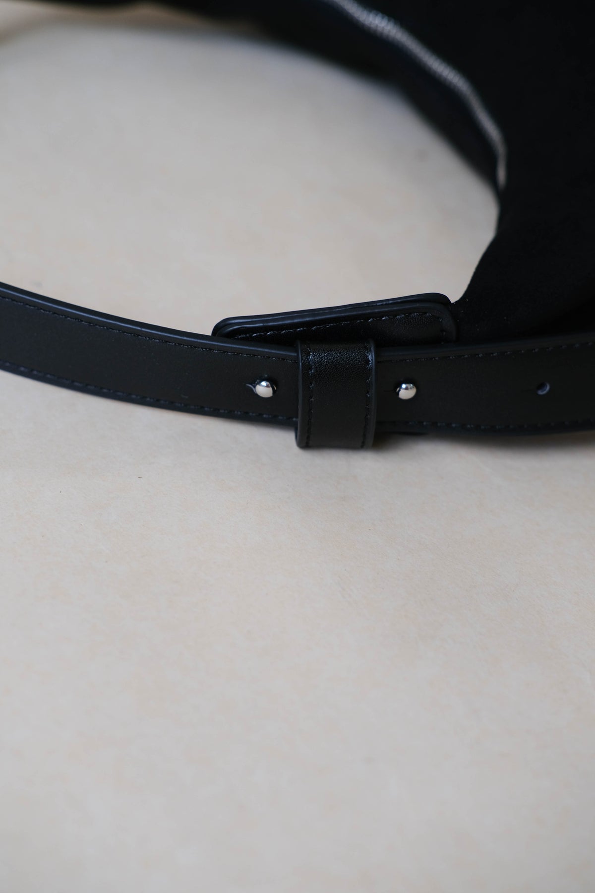 Portable Dumpling Crescent Bun In Classic Black