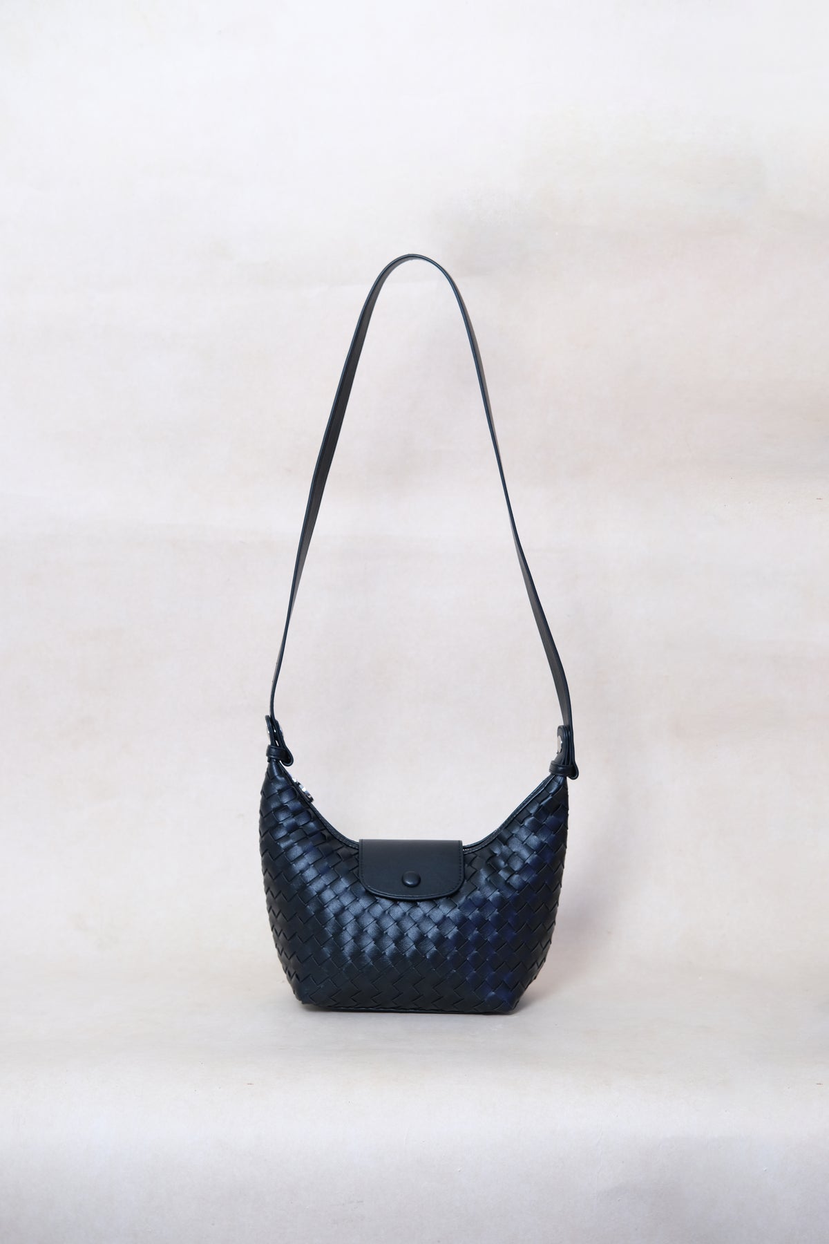 Artisan Aurelia Crescent Bag - Shinny Black