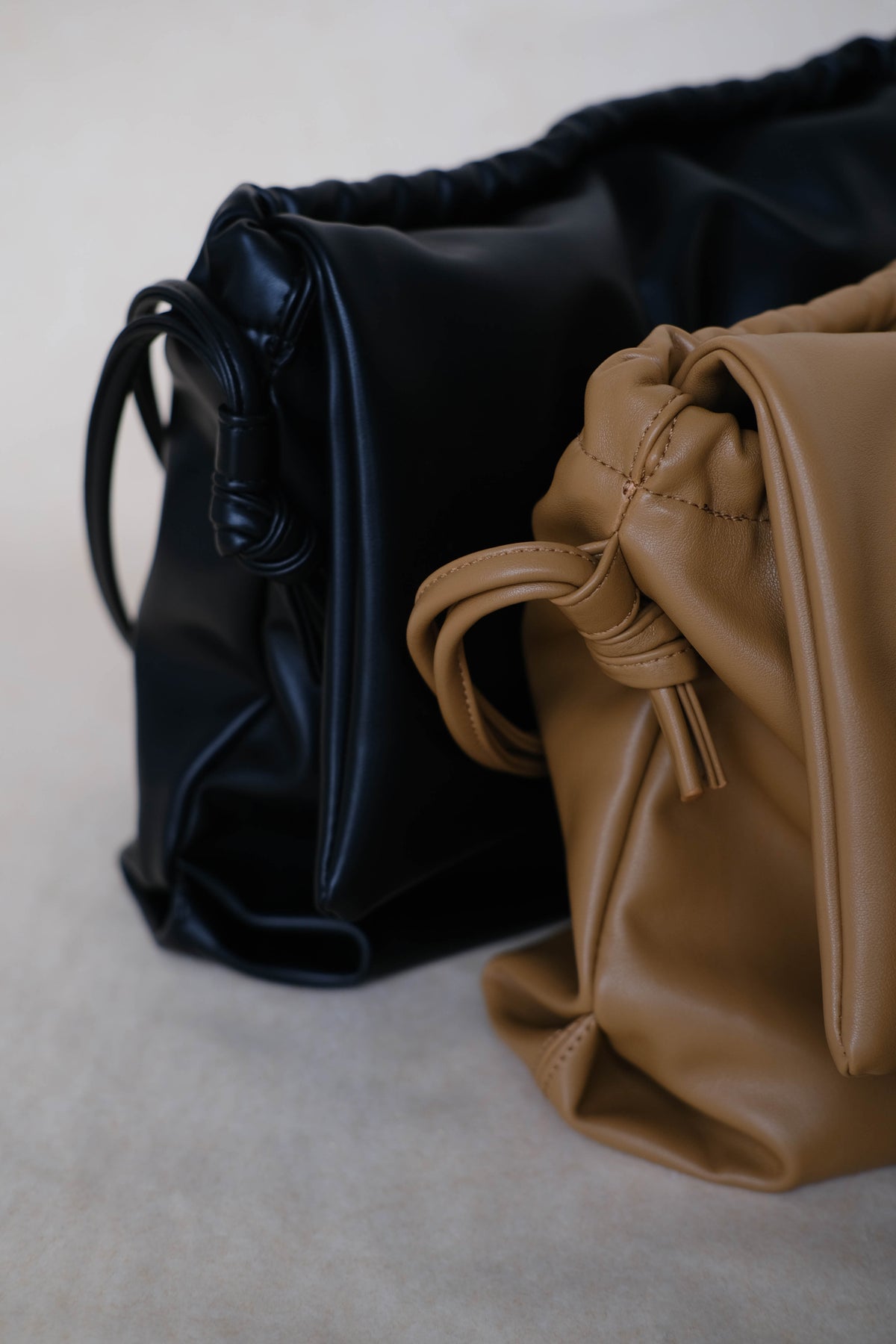 Drawstring Pleated Large Capacity Shoulder Bag in Classic Black