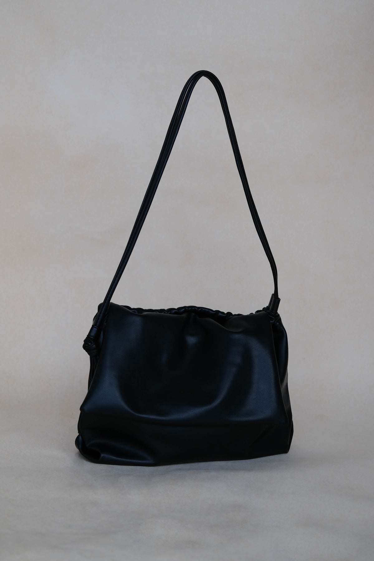 Drawstring Pleated Large Capacity Shoulder Bag in Classic Black
