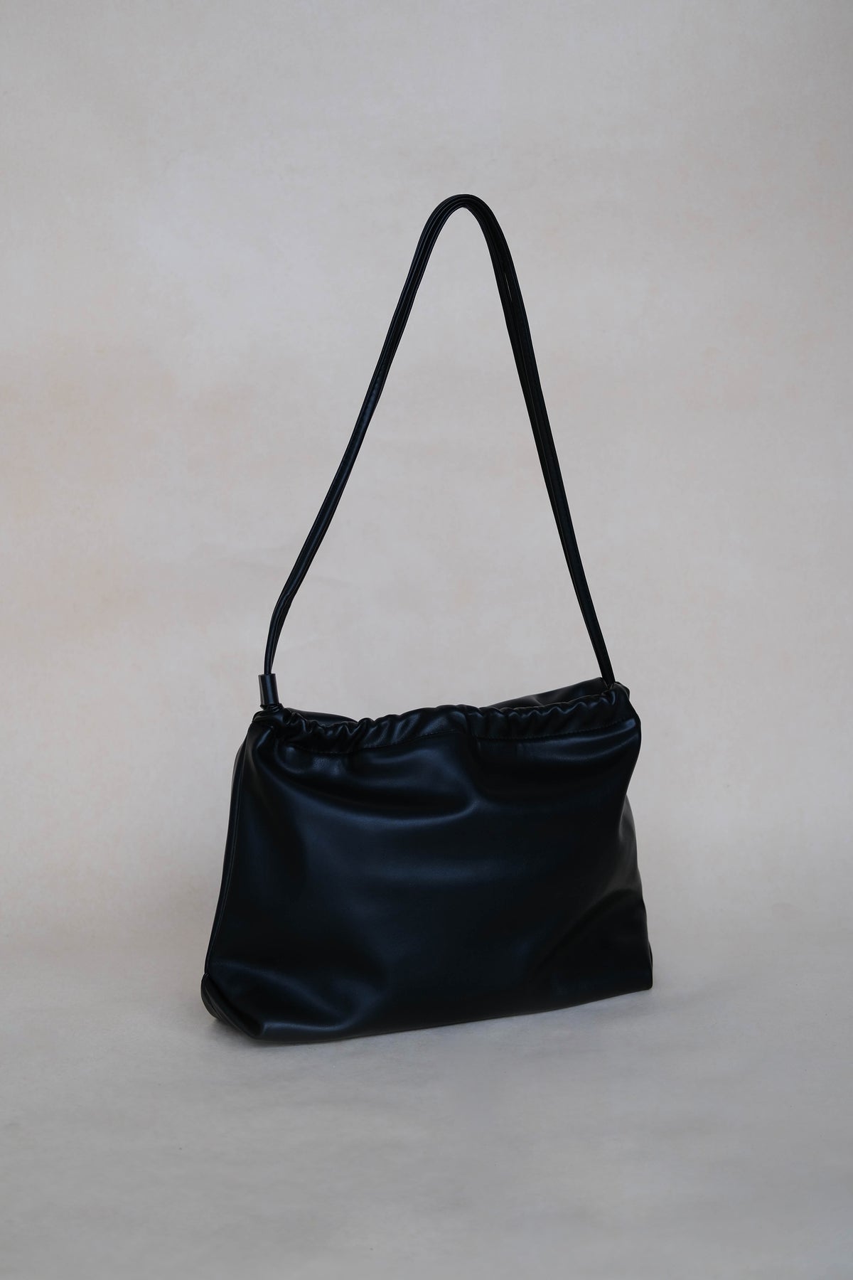 Drawstring Pleated Large Capacity Shoulder Bag in Classic Black
