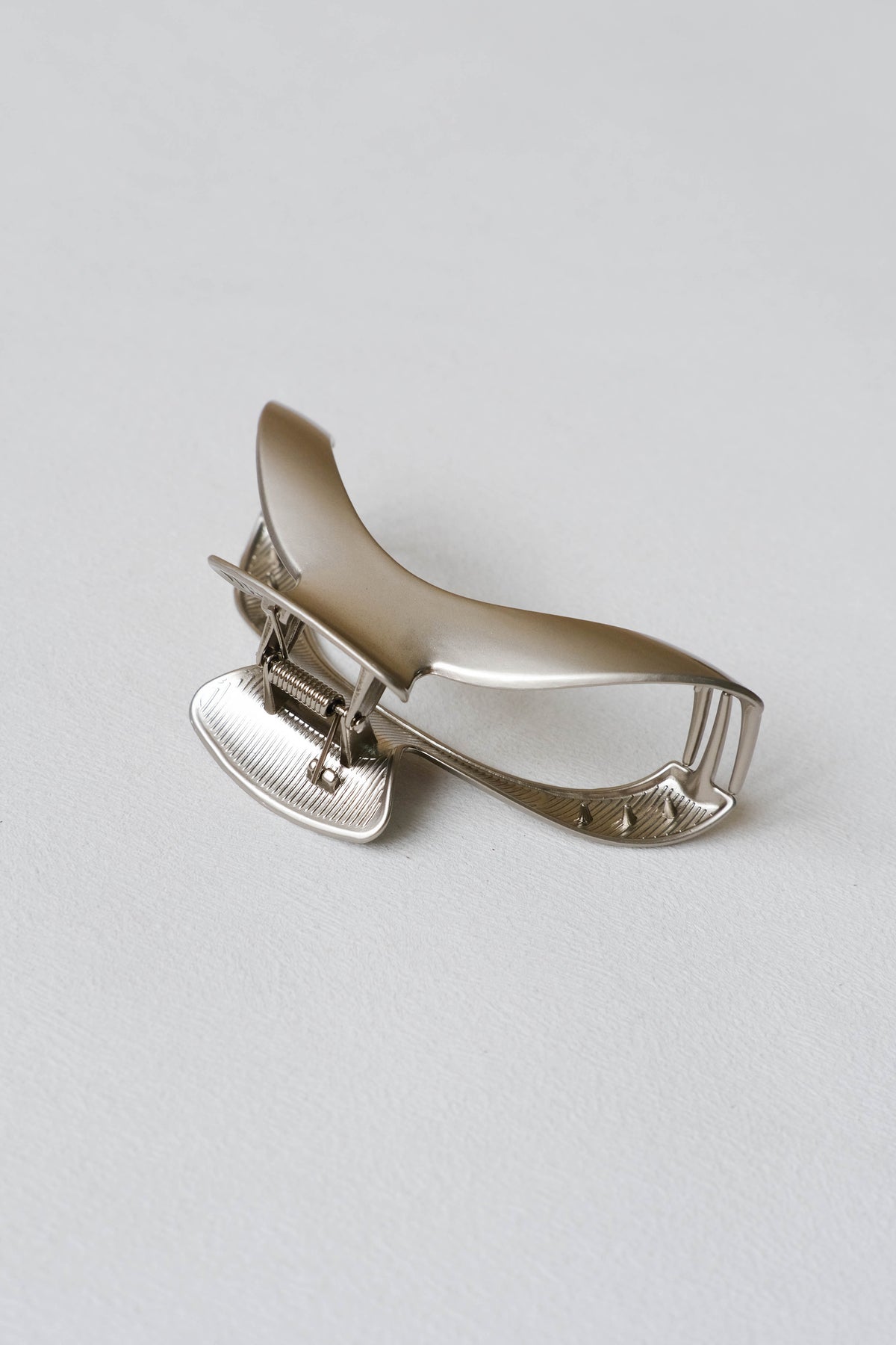 Curved Gripper In Silver