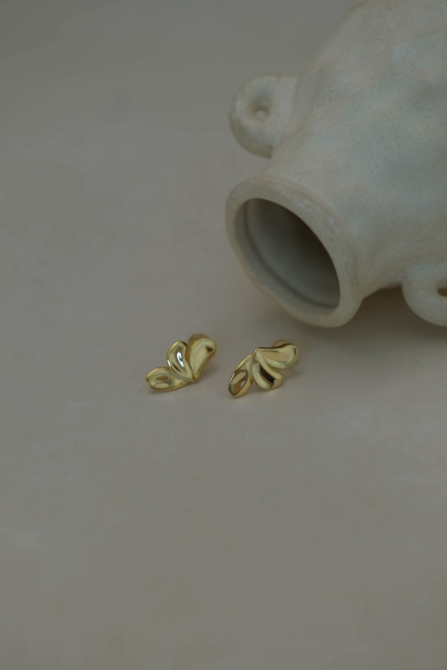 Gold leaf-shaped stud earrings