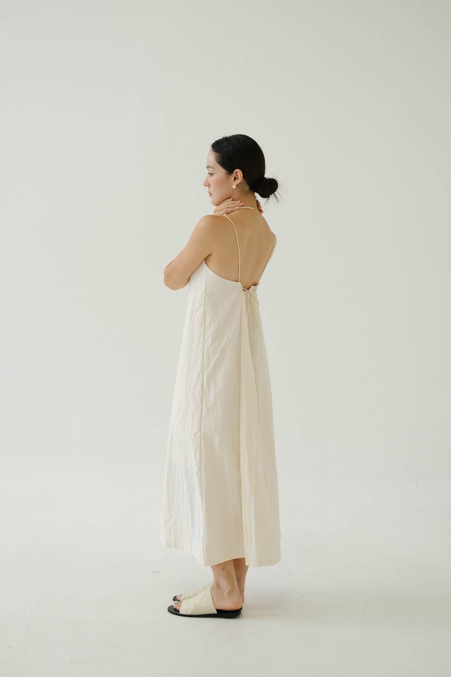 Crewneck Sleeves tank top dress in almond white