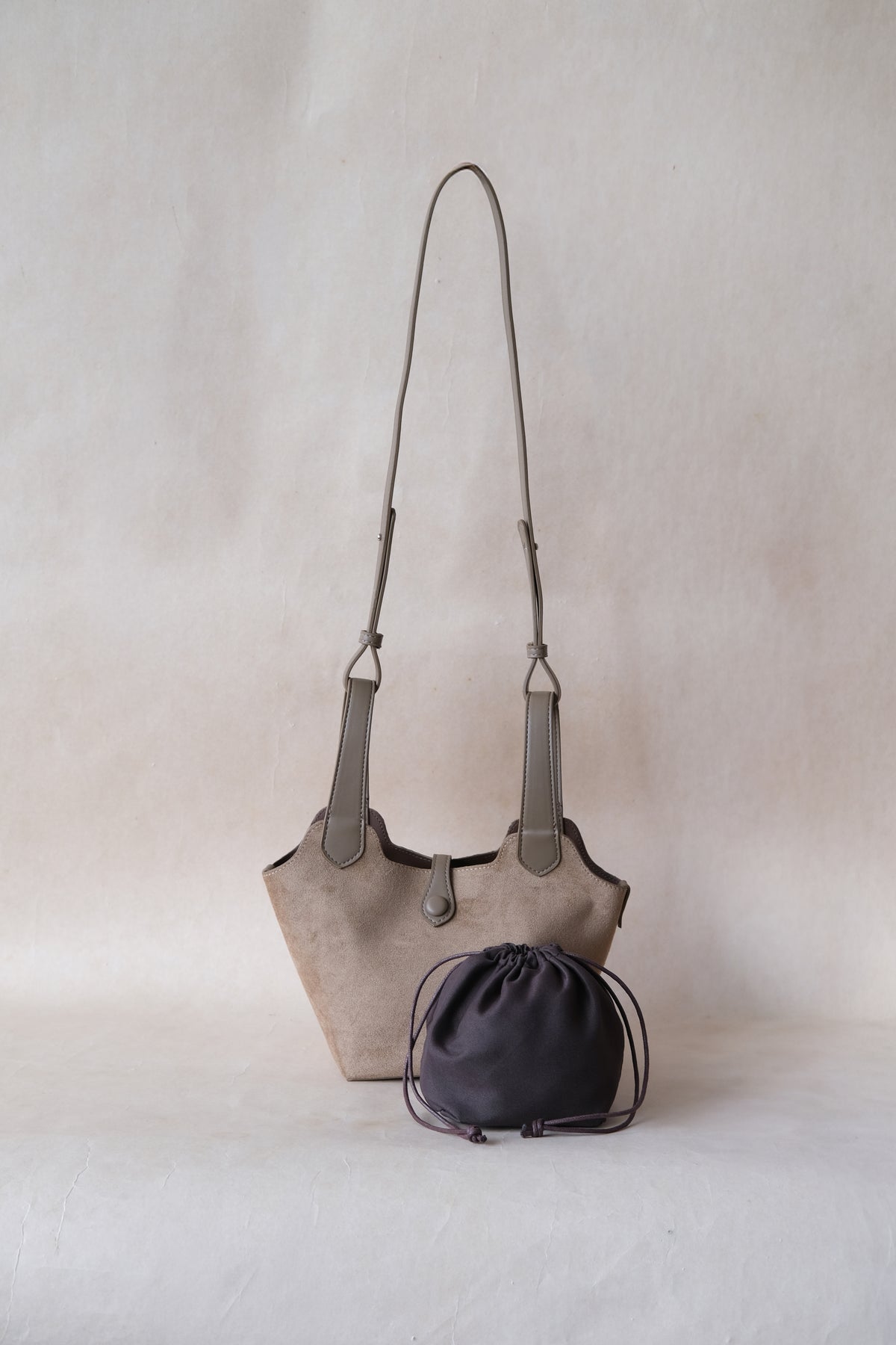 Époque Bucket Bag - Almond