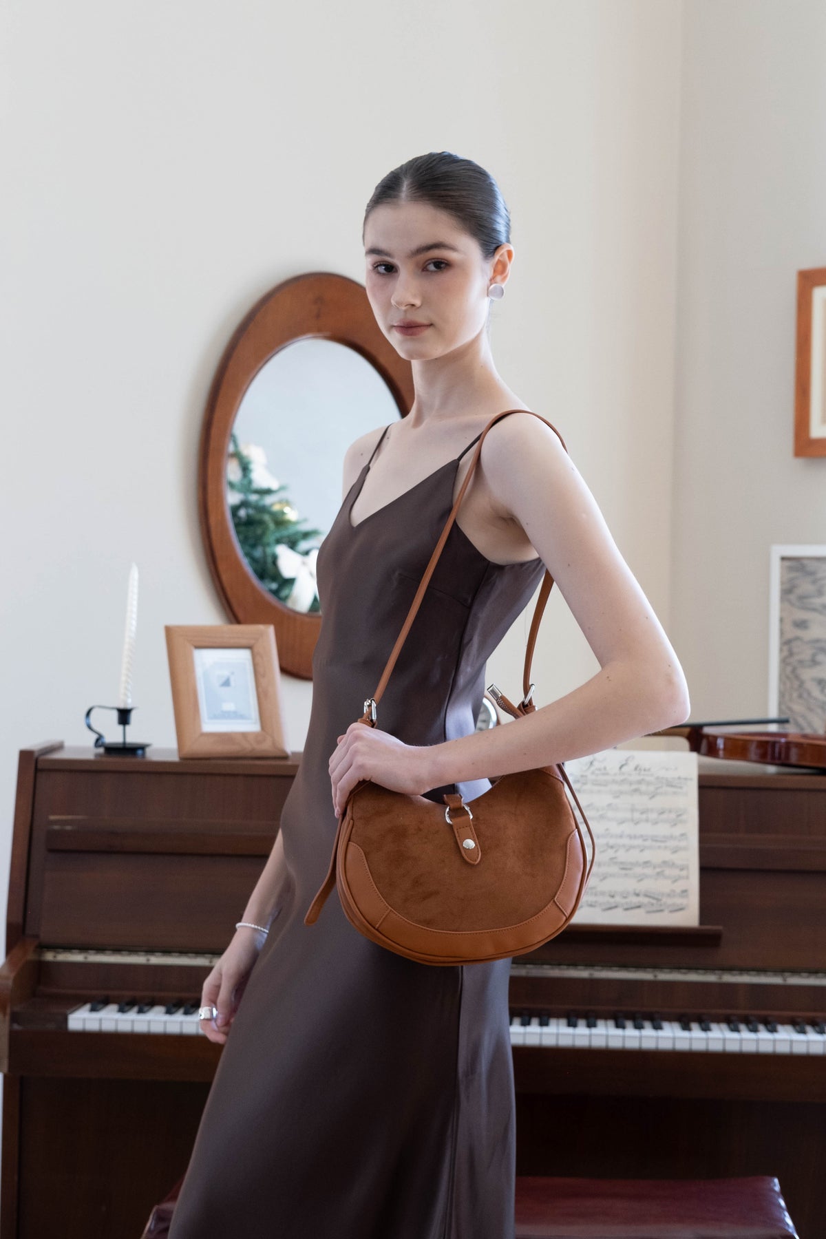 Classic Velvet Saddle Handbag - Chestnut