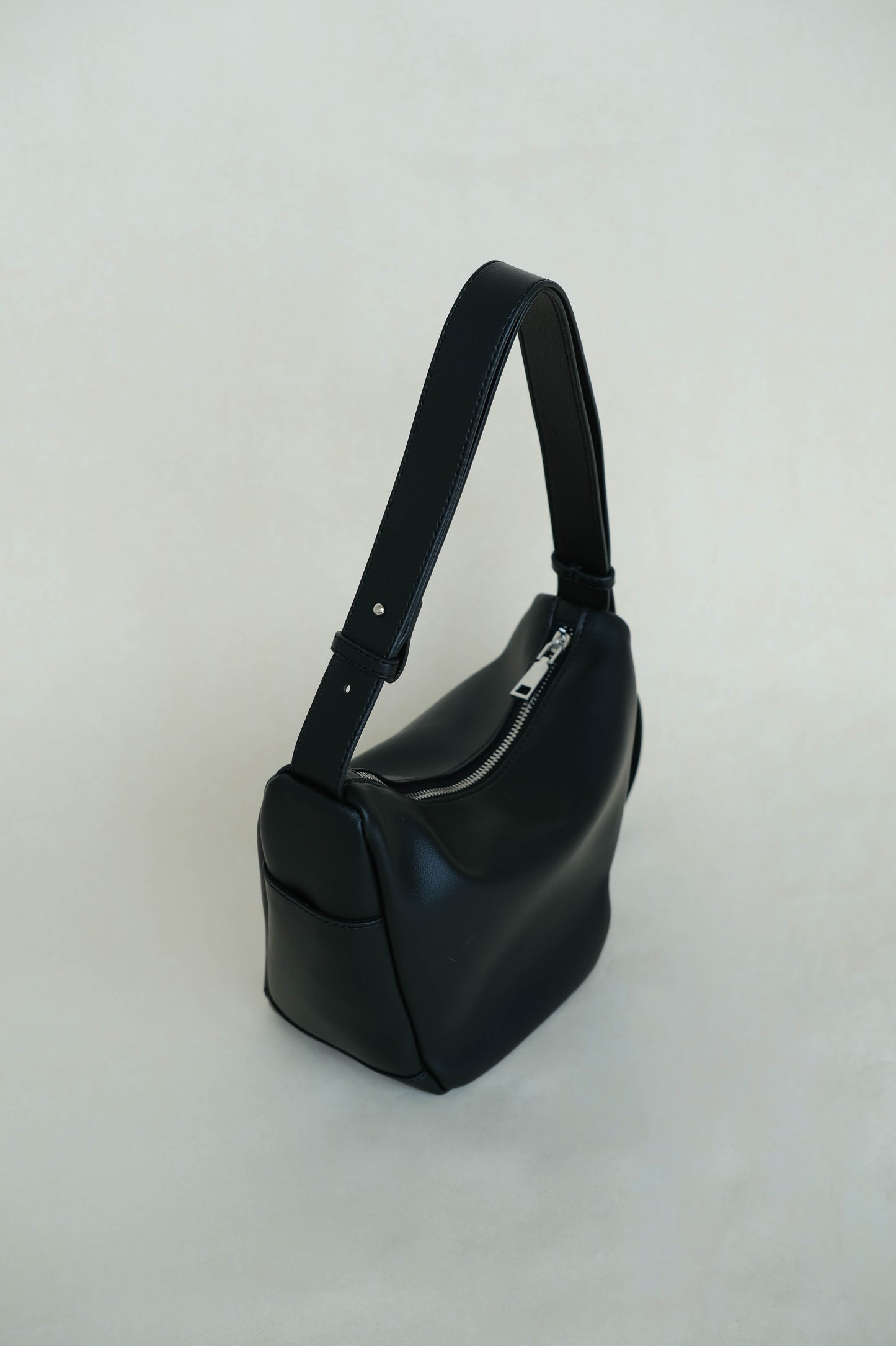 Supple leather axilla single-strap bag in classic black
