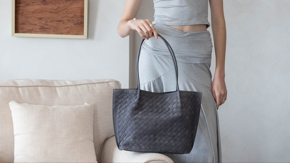 The Artisan Grande Tote - Warm Gray