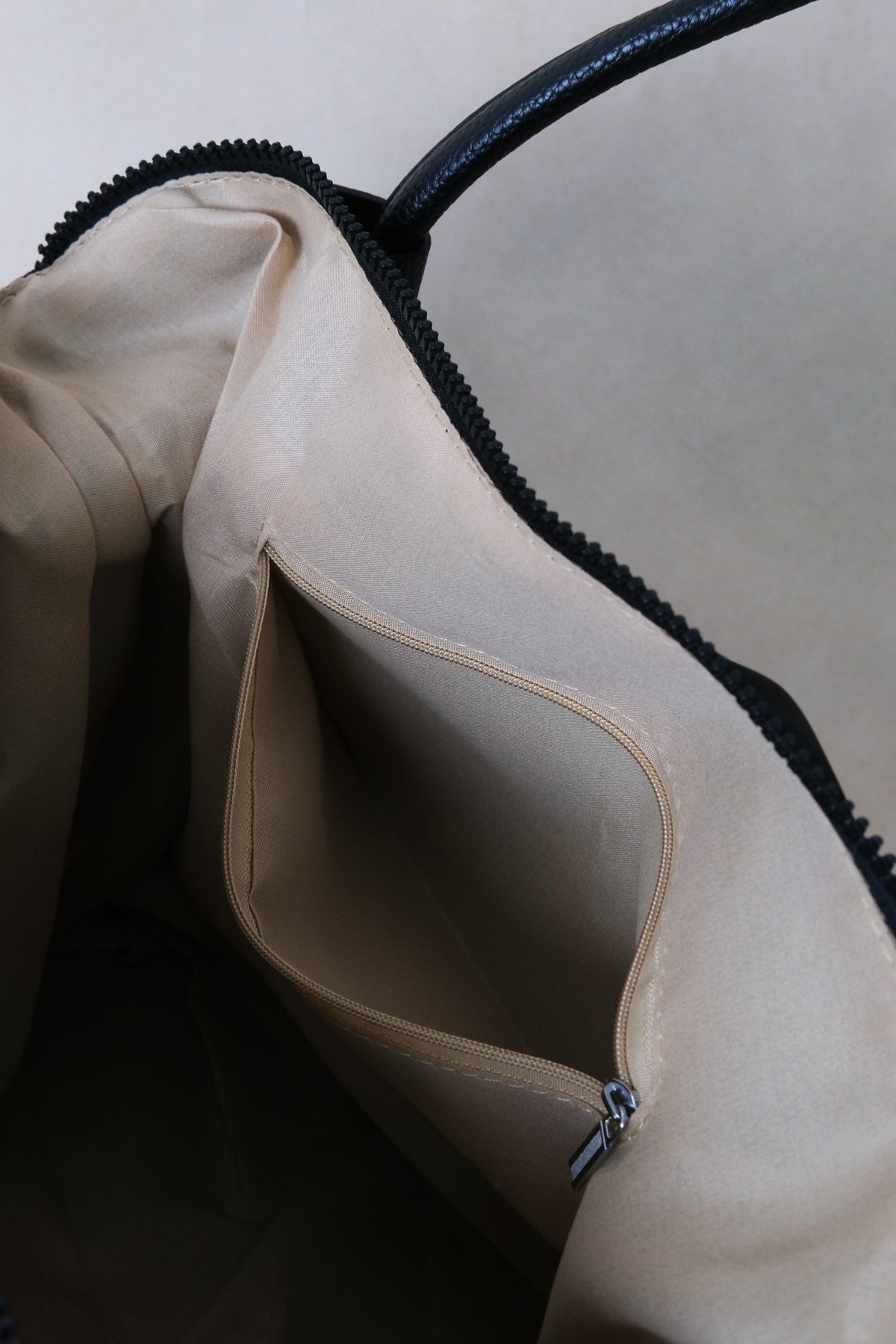 Classic Flow Crossbody Bag - Classic Black