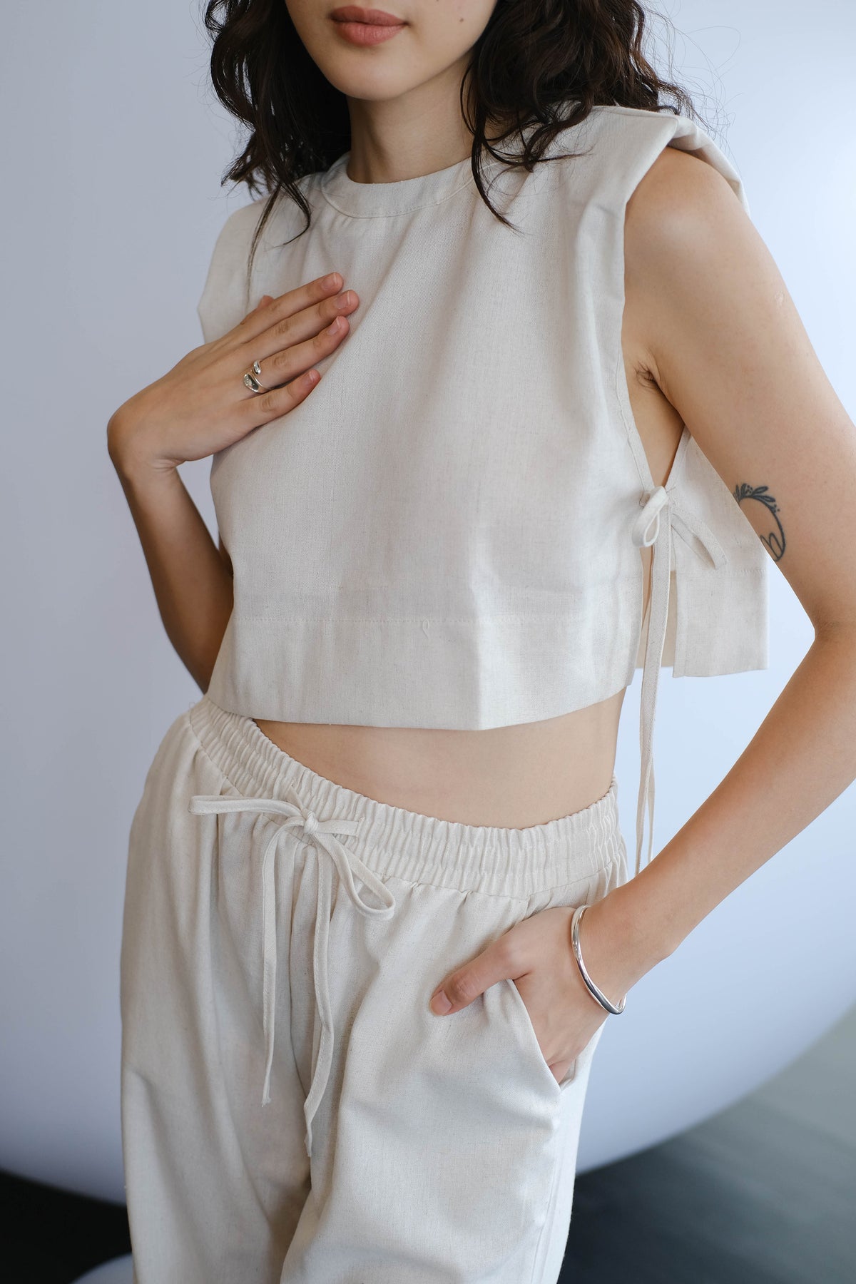 French Shoulder-padded Sleeveless Cotton and Linen In Cream White
