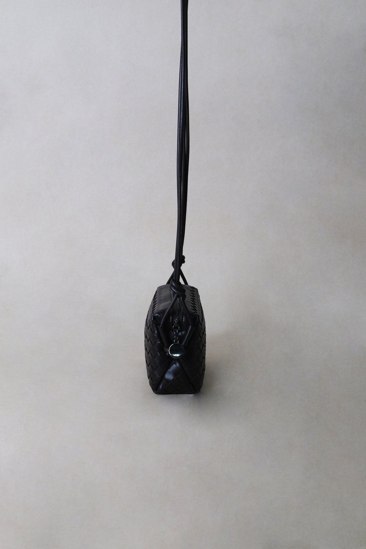 Artisan Elegance Box Bag - Shinny Black