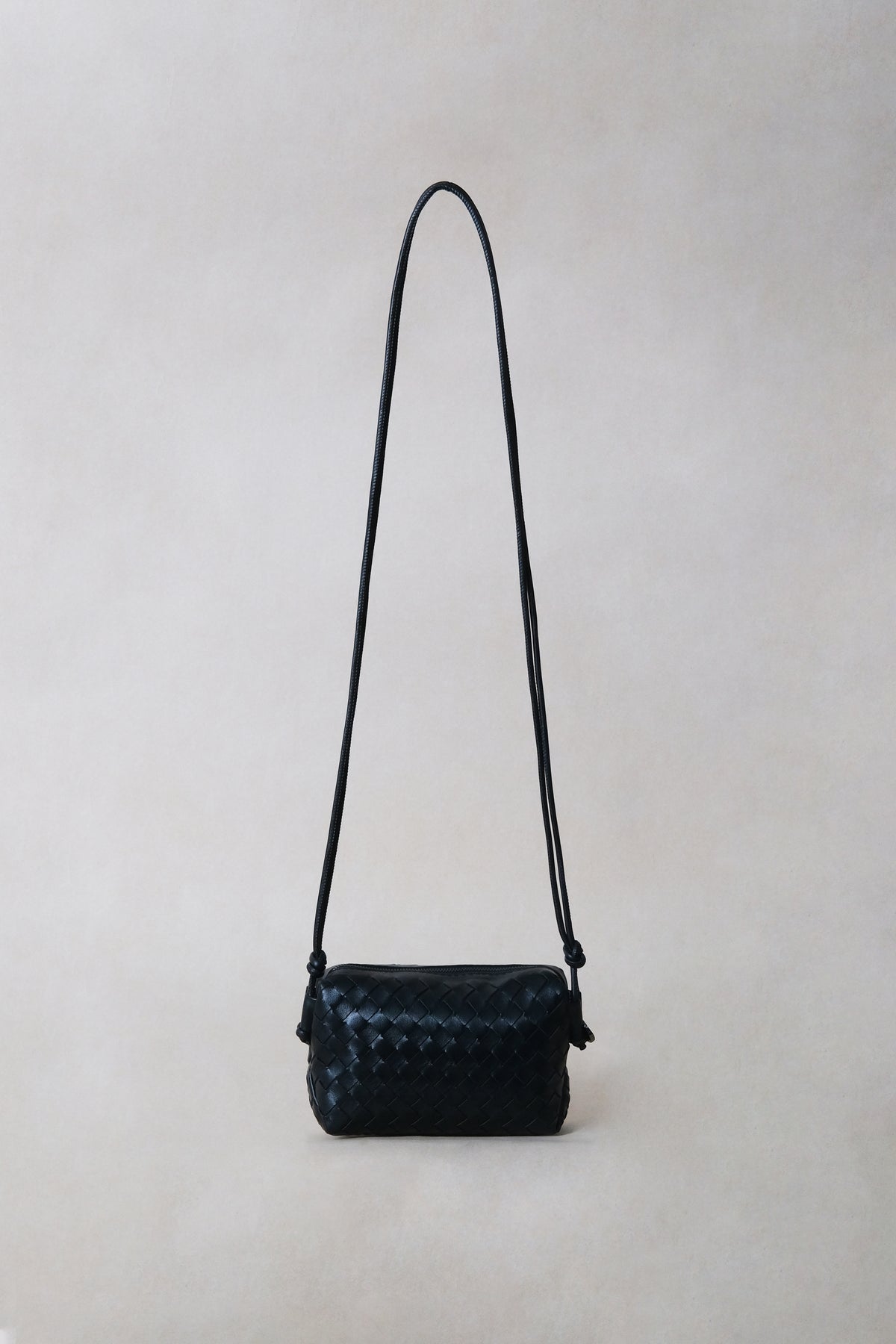 Artisan Elegance Box Bag - Shinny Black