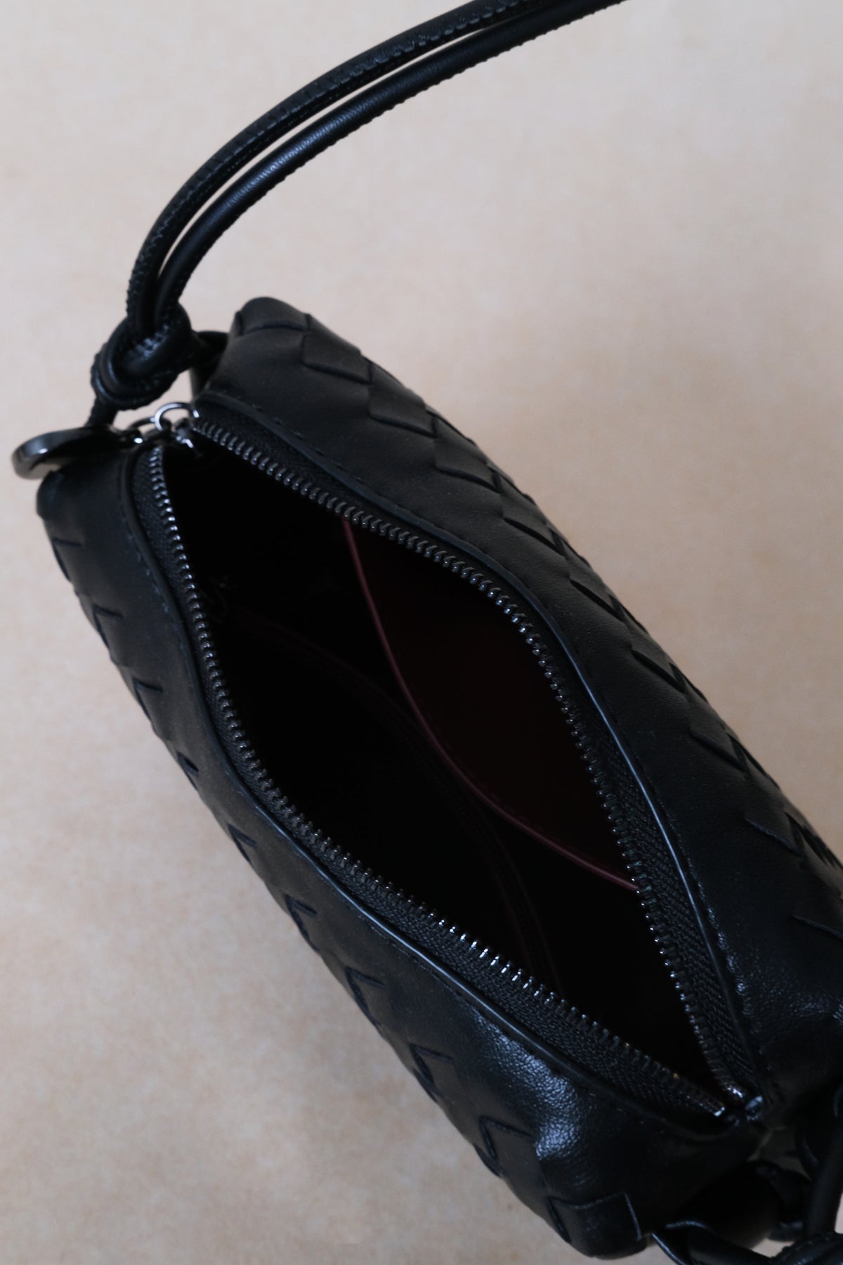 Artisan Elegance Box Bag - Shinny Black