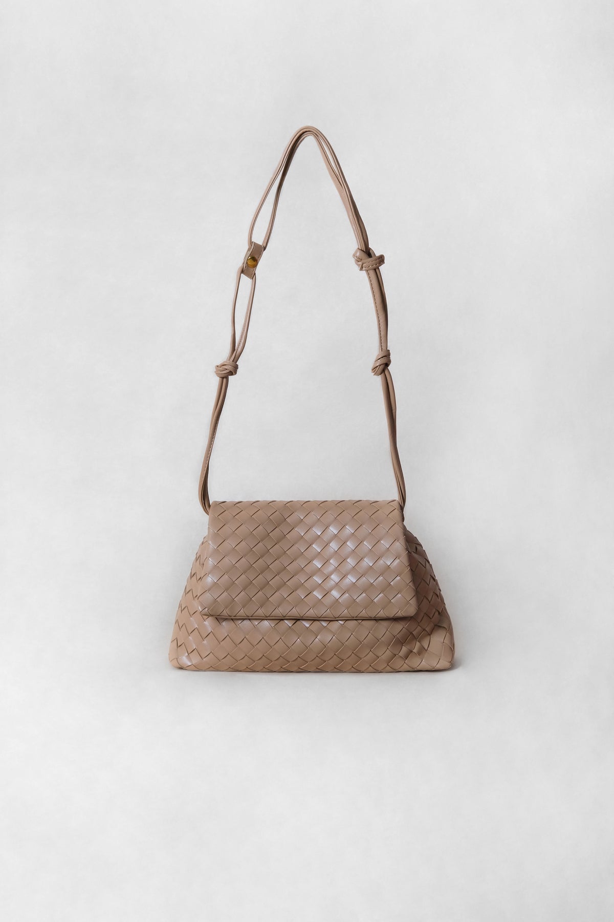Artisan Classic Messenger Bag - Almond