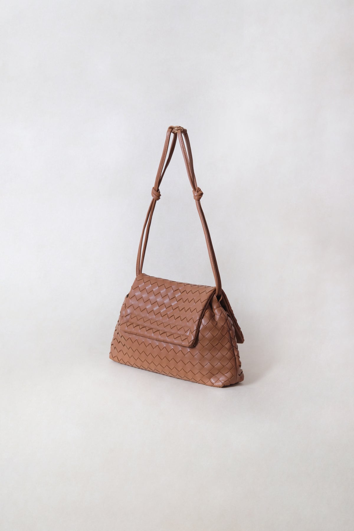 Artisan Classic Messenger Bag - Shinny Chestnut