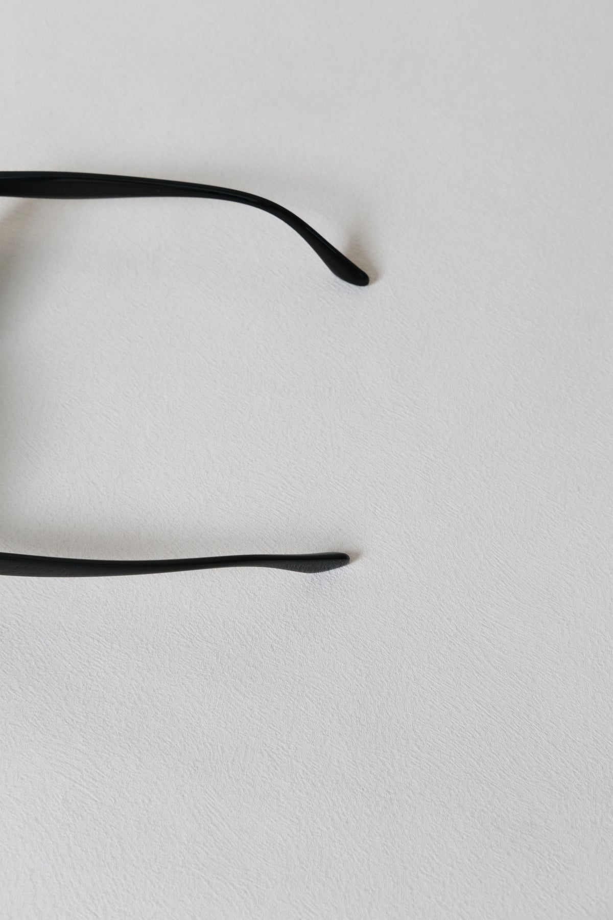 Lumière Oval Sunglasses - Black Frame – Grey Lenses