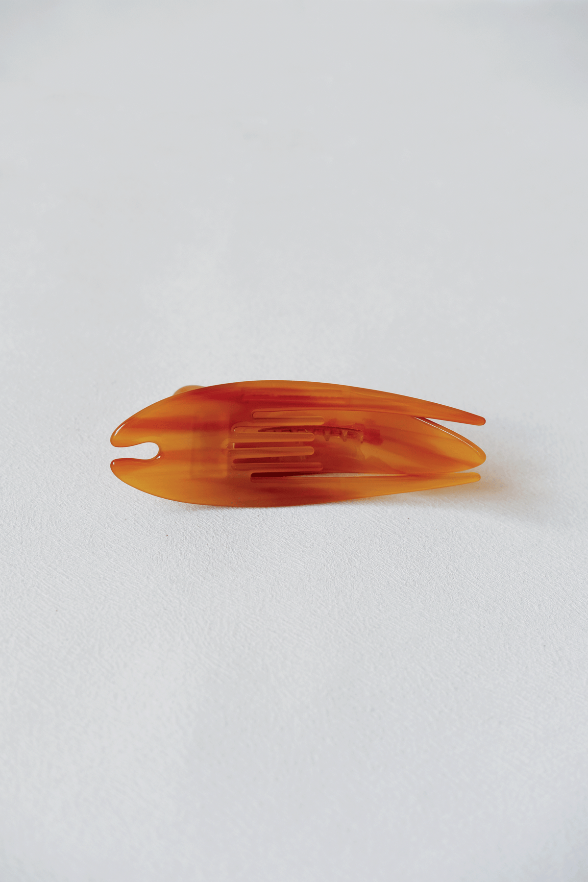 Lumière Tail Clip - Golden Amber