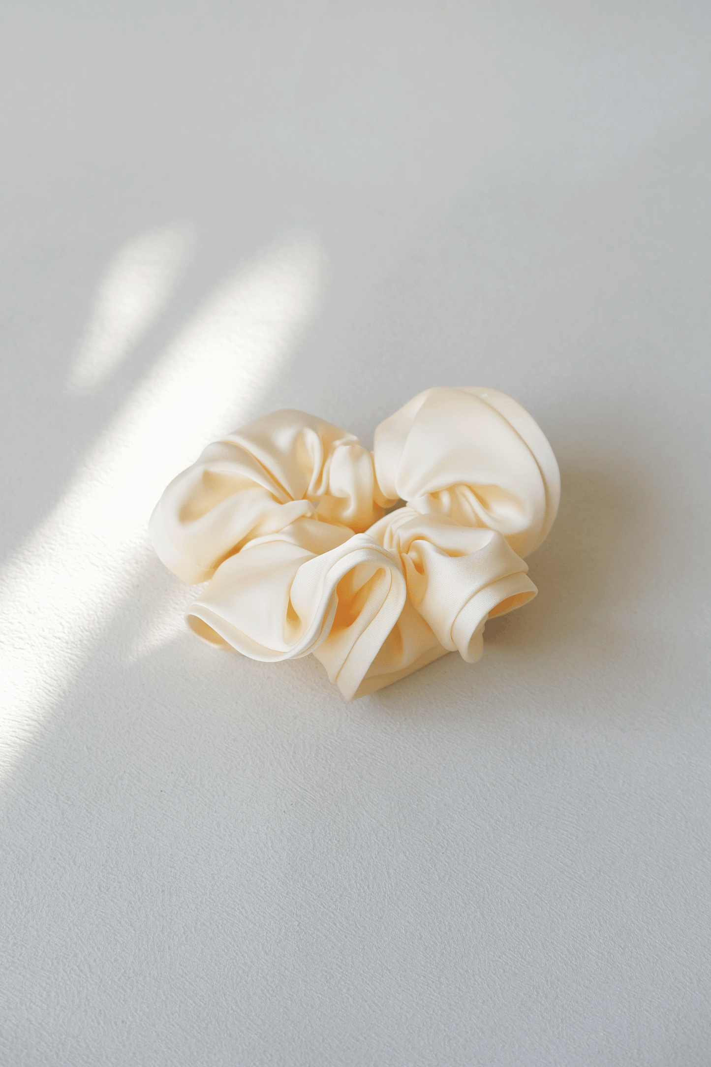 Mousse Hair Tie - White