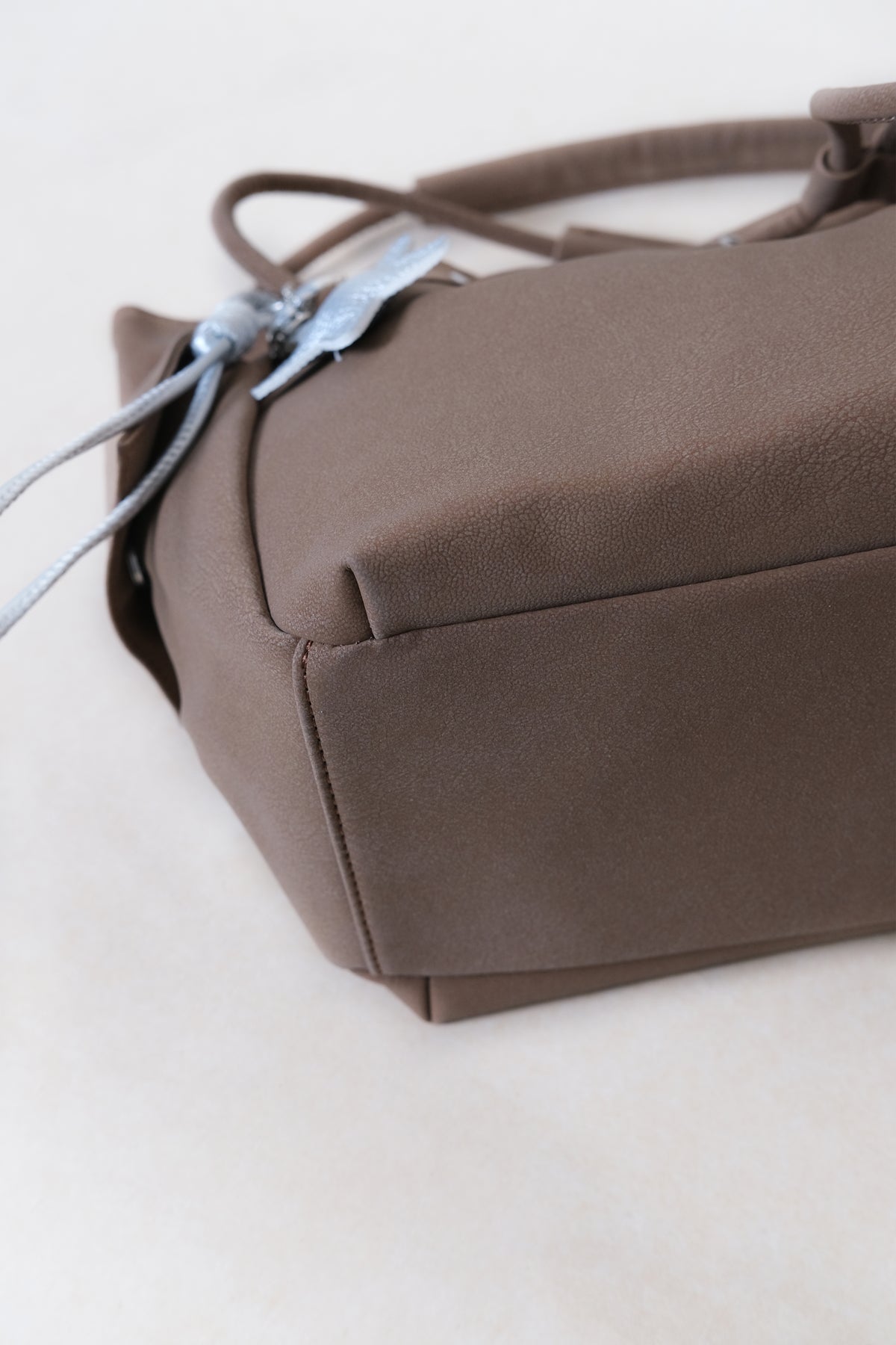 Medium Classic Daily Tote - Chestnut (With Charm)