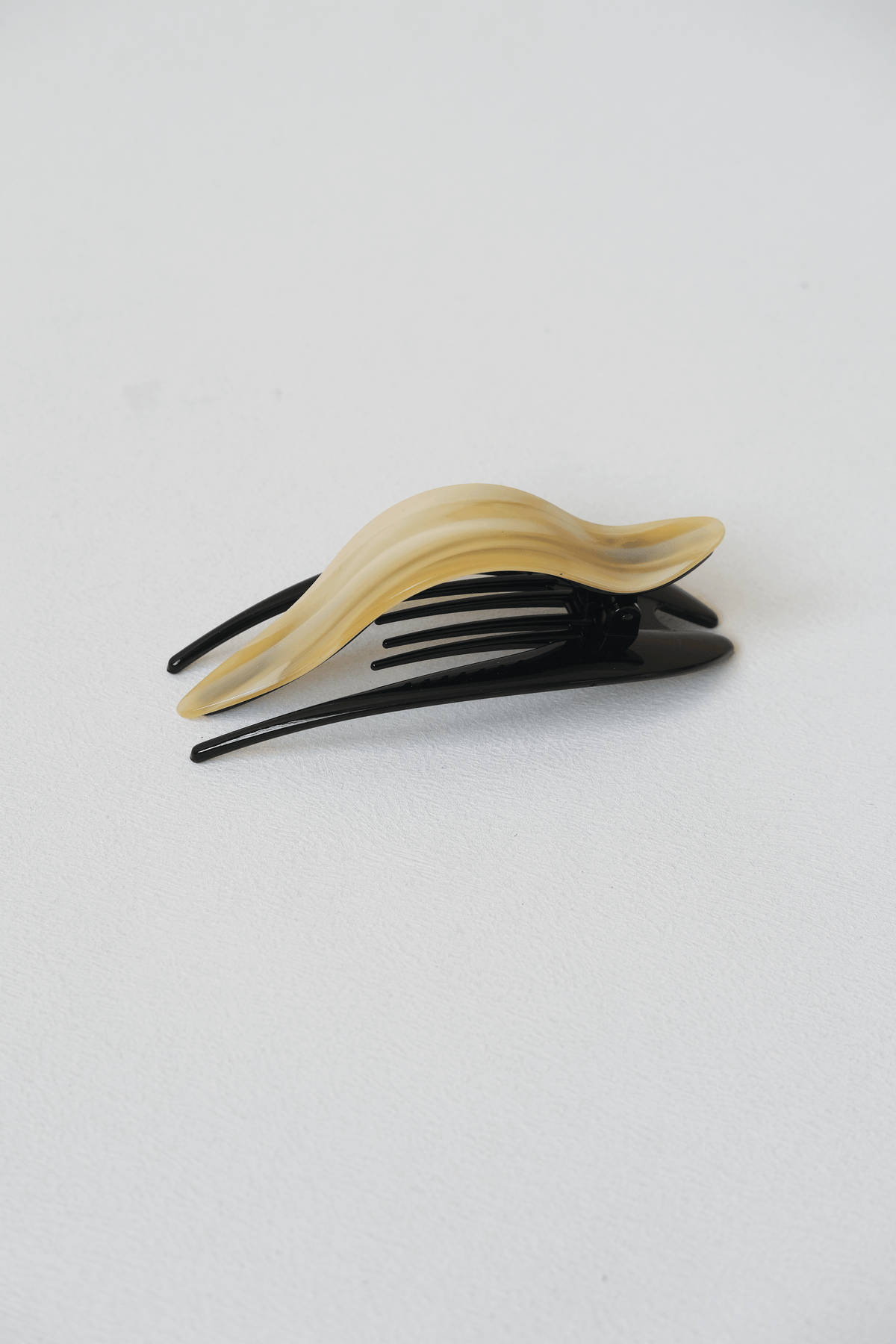 Aurora Acetate Hair Claw - Cream