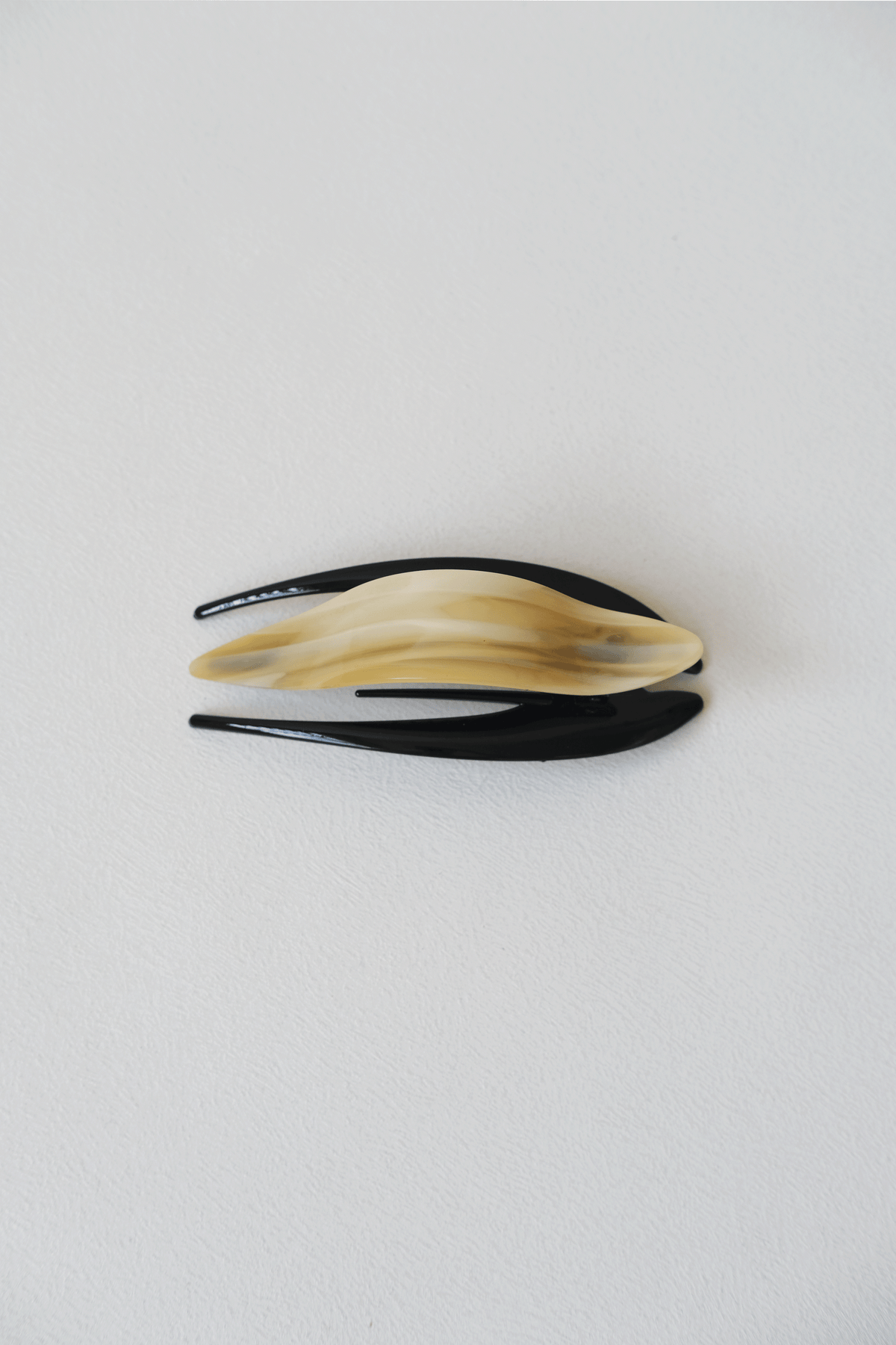 Aurora Acetate Hair Claw - Cream