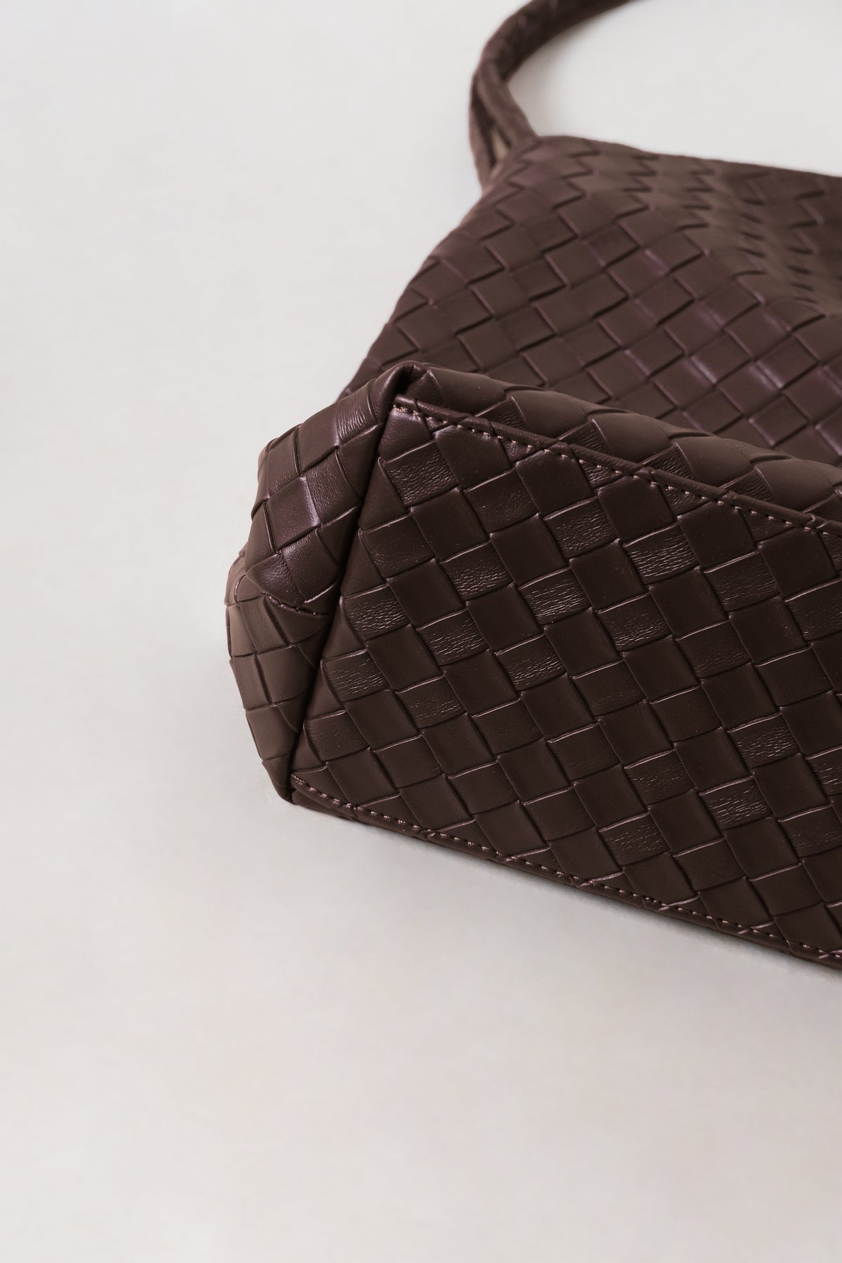 Artisan Élan Shoulder Bag - Coffee