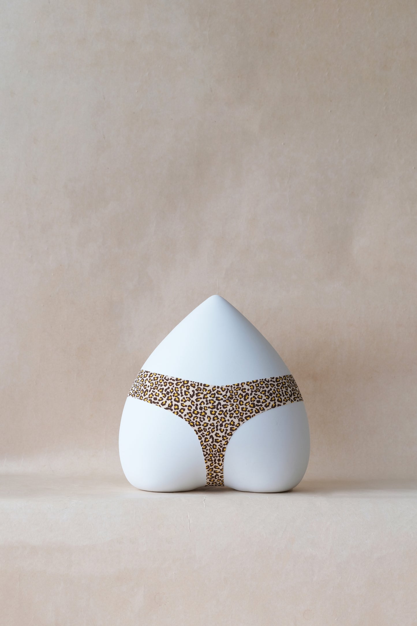 The Sleek Whisper Thong - Leopard Print