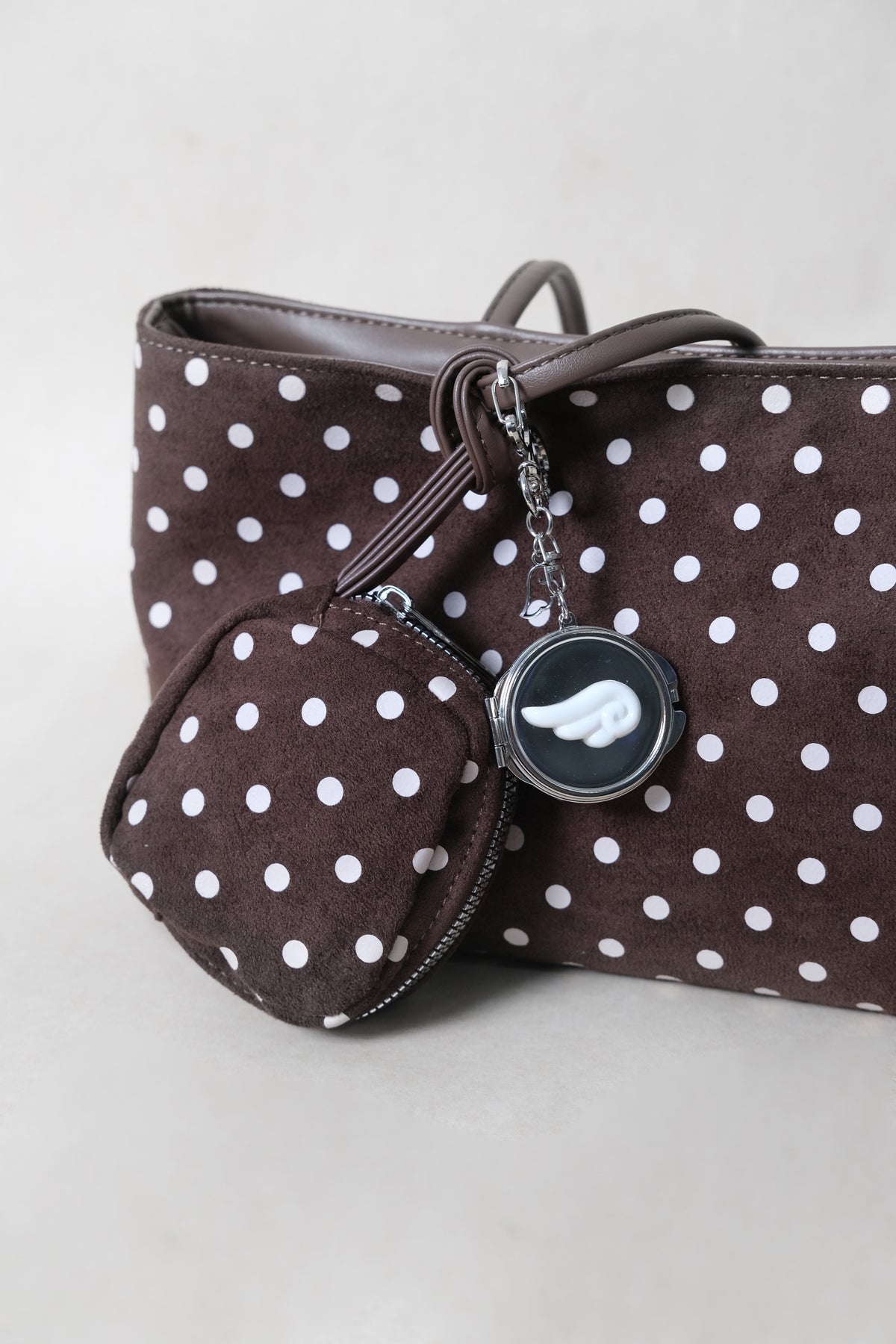 Classic Avenue Tote - Dottie (With Charm)