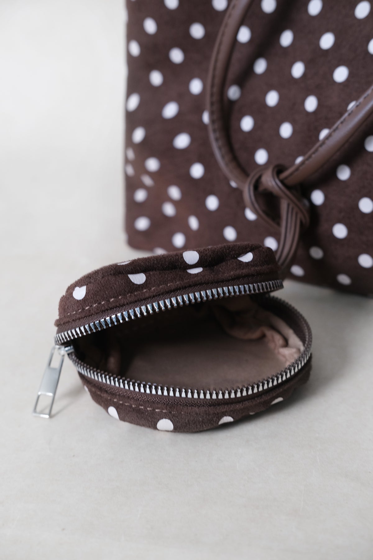 Classic Avenue Tote - Dottie (With Charm)
