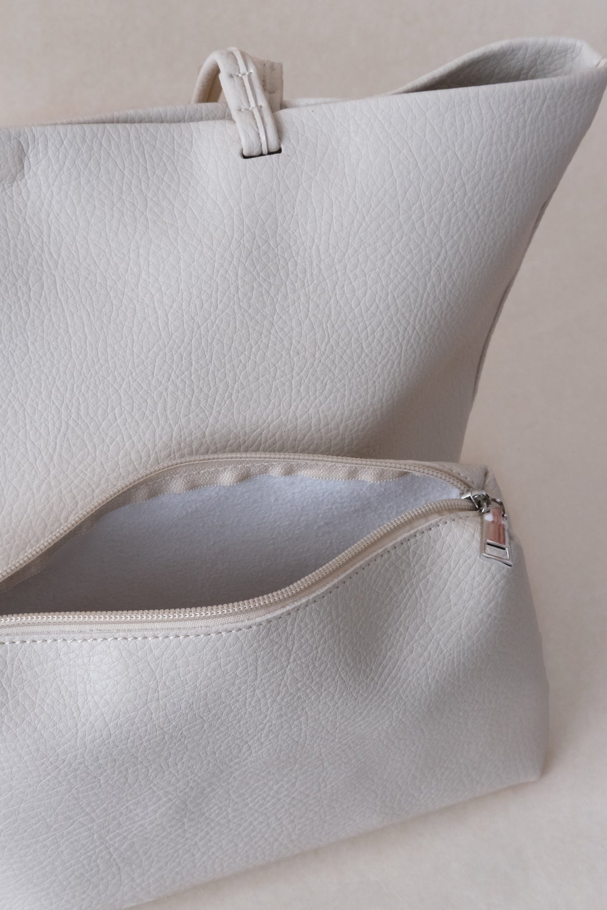 Ara Luxe Shoulder Tote - White