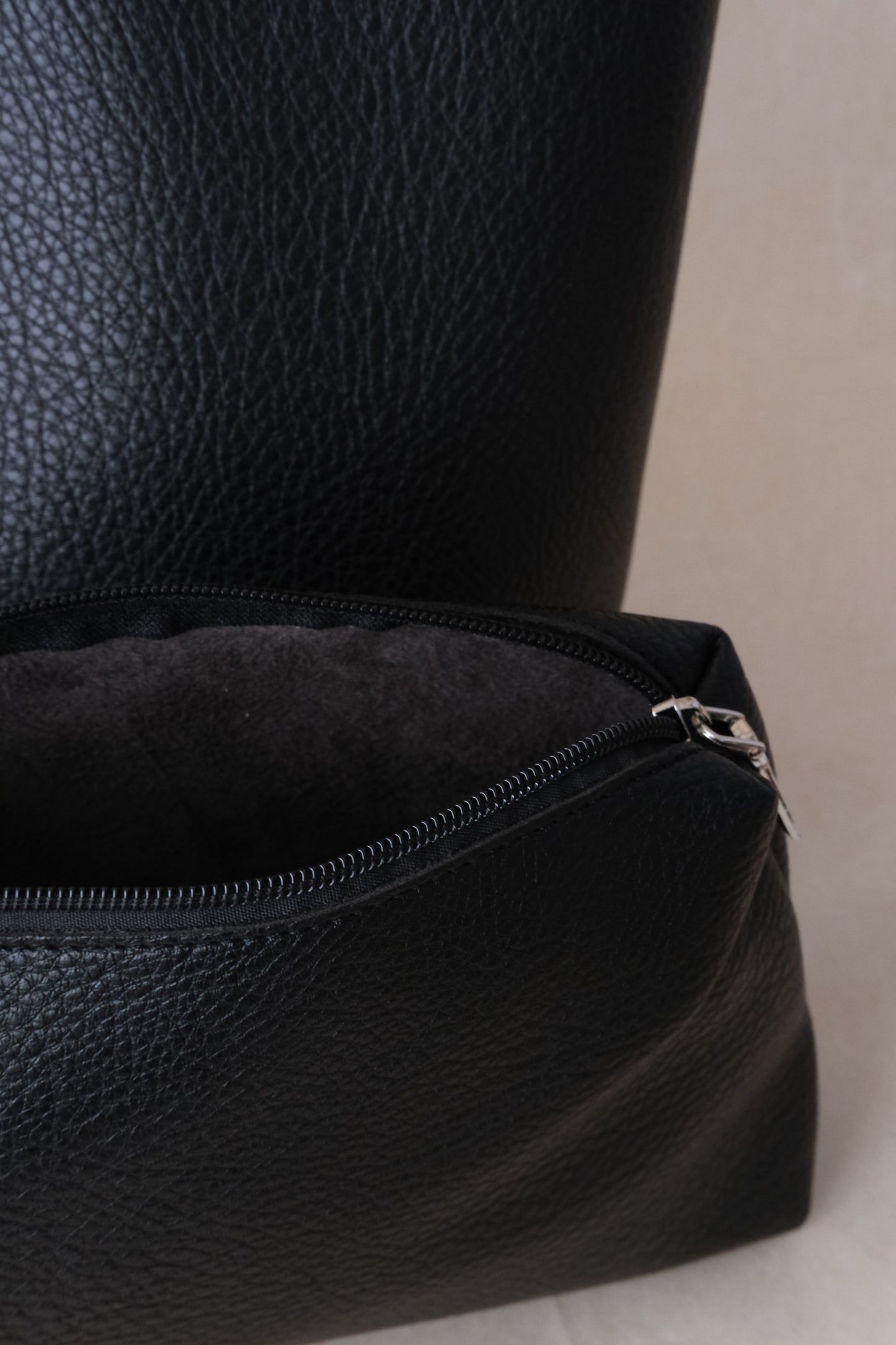 Ara Luxe Shoulder Tote - Classic Black