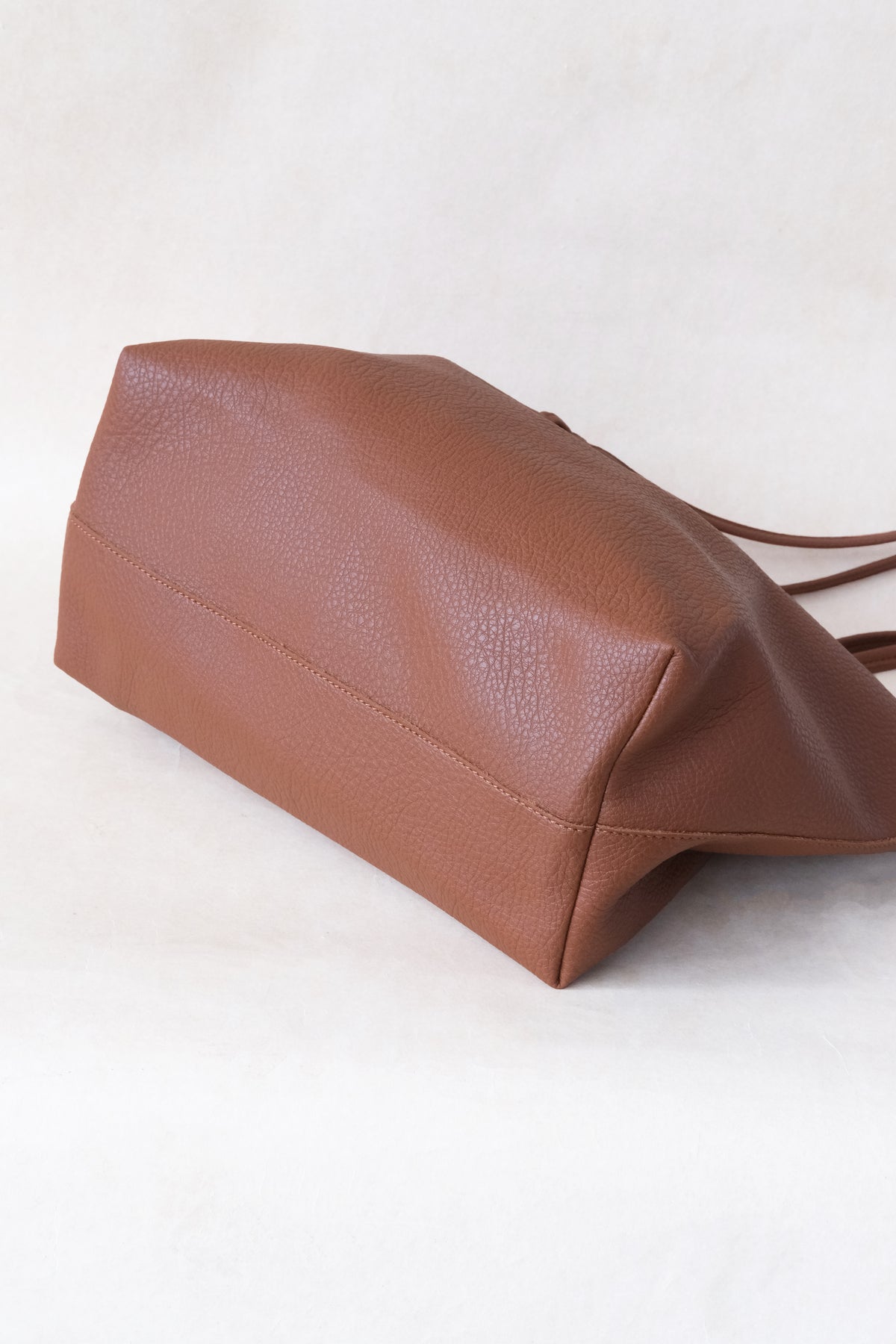 Ara Luxe Shoulder Tote - Chestnut