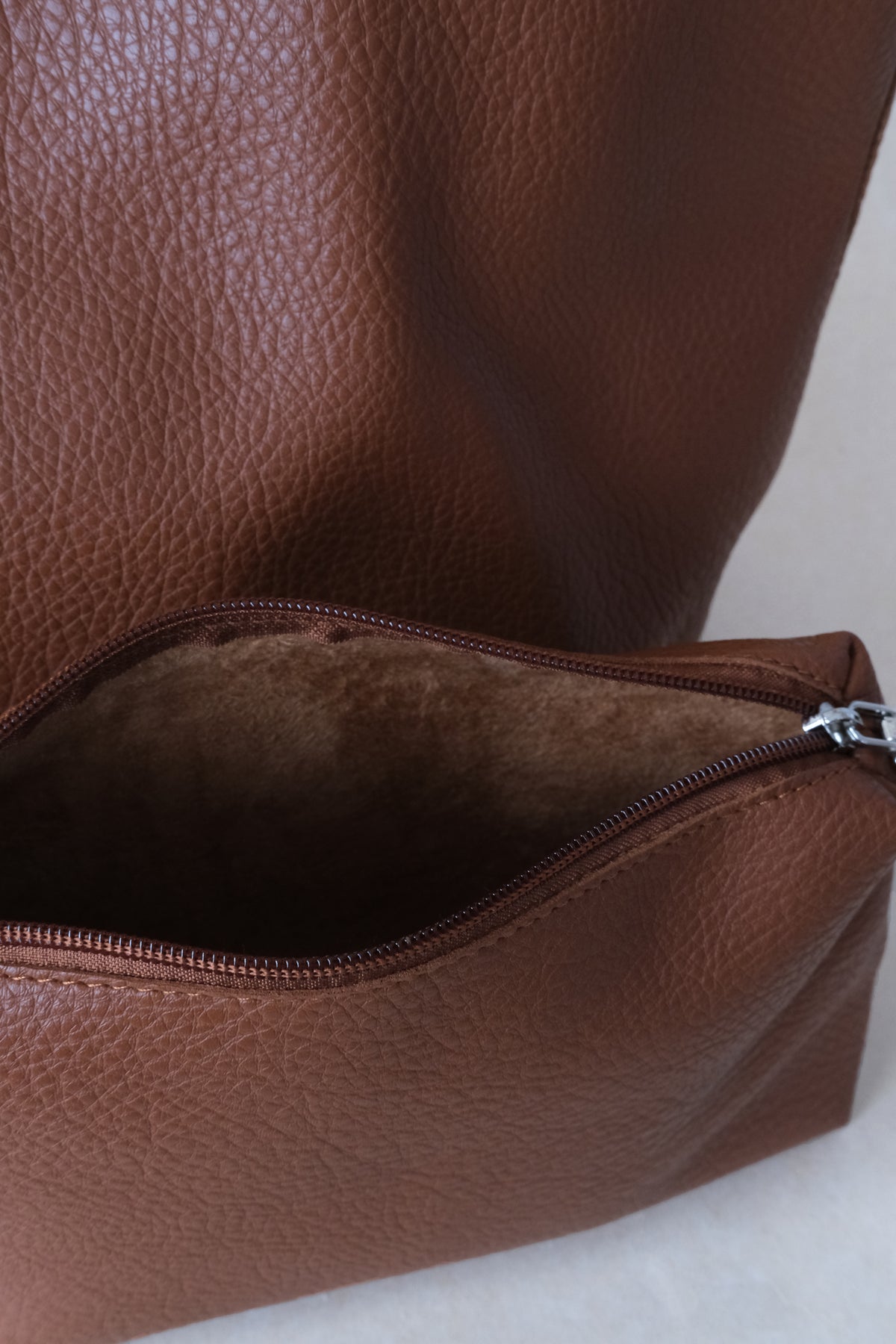 Ara Luxe Shoulder Tote - Chestnut