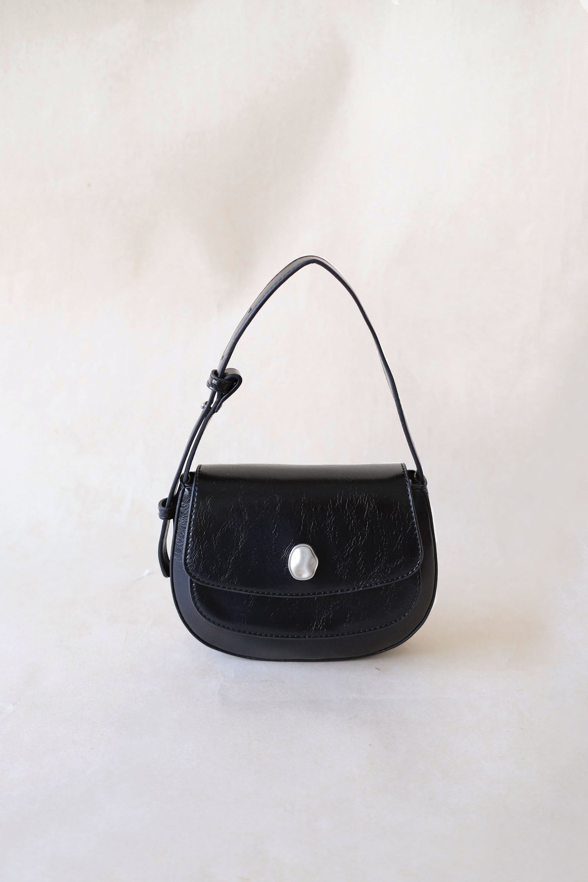 The Yuna Saddle Bag - Classic Black